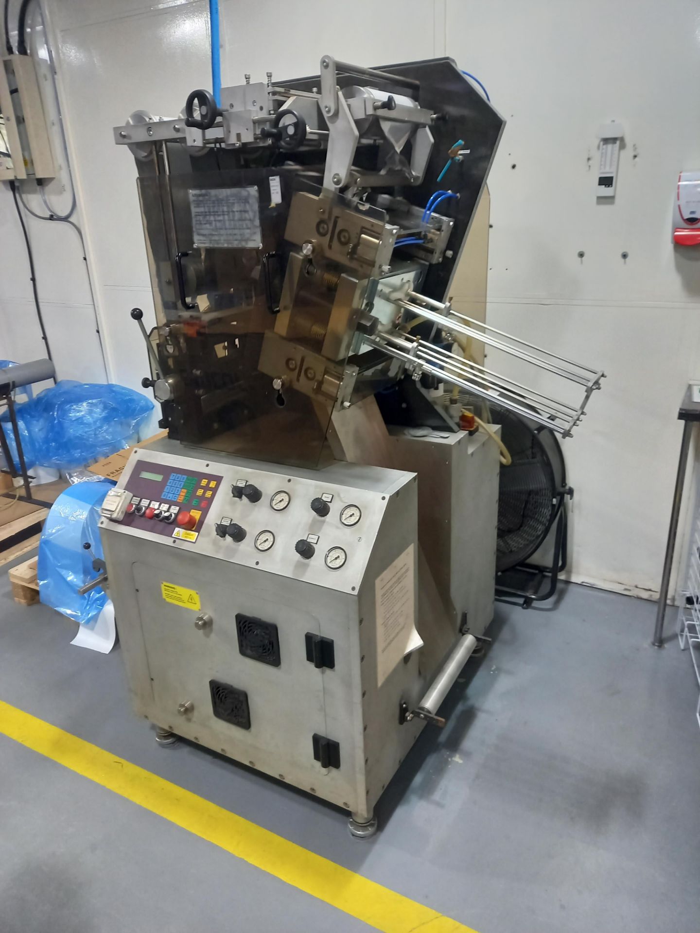 MENDEL PW210C PUNCHING MACHINE SERIAL NUMBER: 0205759980 EXCLUDES TOOLING (ADVISED NOT OPERATIONAL) - Image 2 of 2