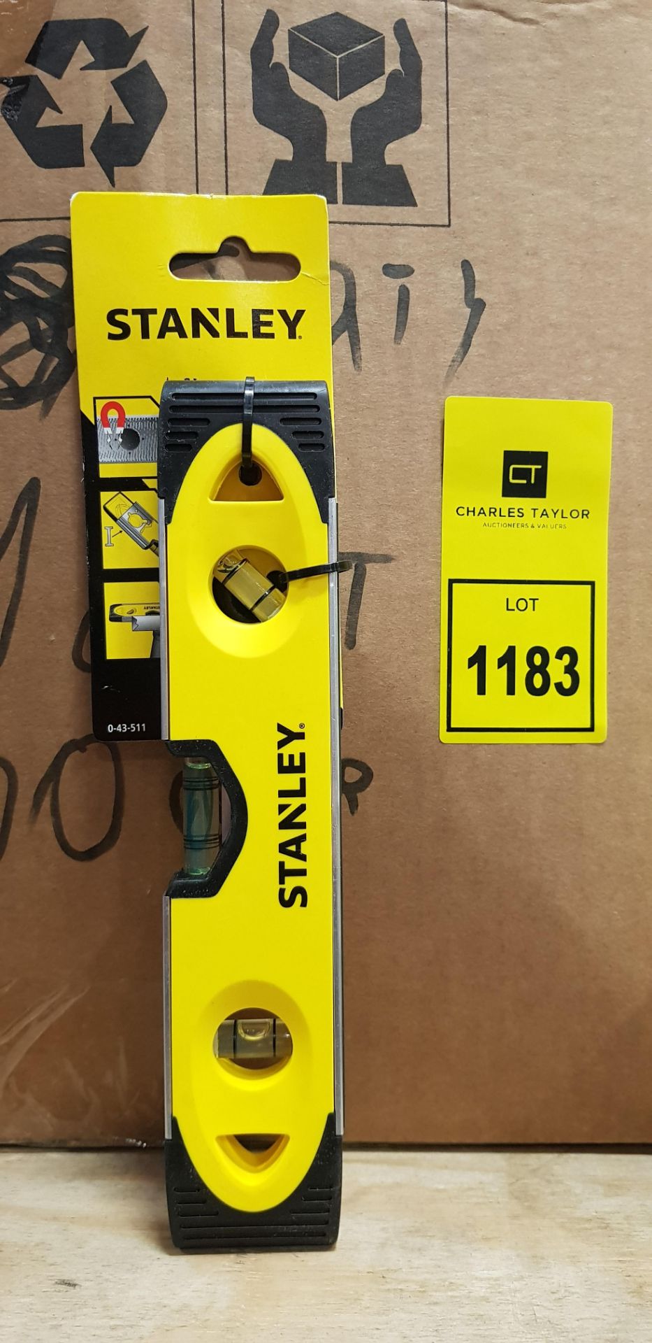 100 X BRAND NEW STANLEY 22CM MAGNETIC SPIRIT LEVEL