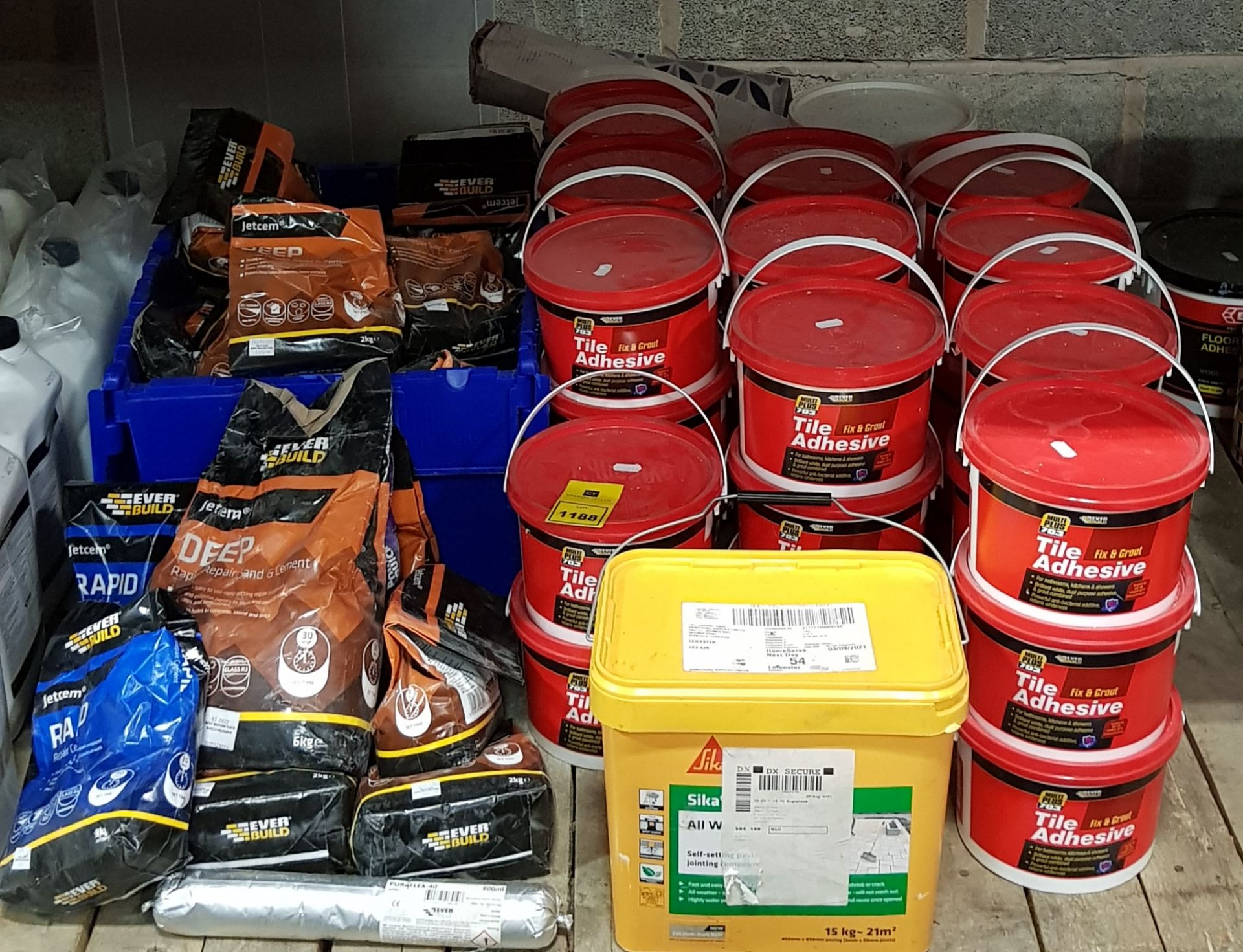 55 PIECE MIXED LOT CONTAINING A LARGE QUANTITY EVER BUILD FIX AND GROUT TILE ADHESIVE, SIKA ALL