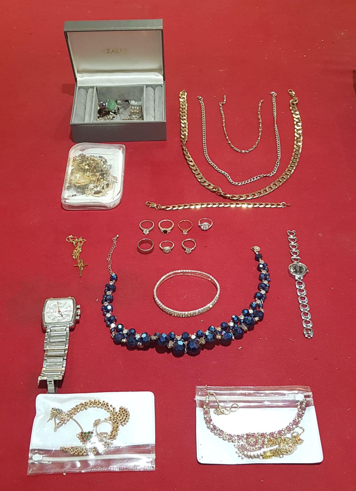 30+ ITEMS OF YELLOW & SILVER COLOURED COSTUME JEWELLERY IE. BOSS WATCH, NECKLACES, RINGS, BRACELETS,