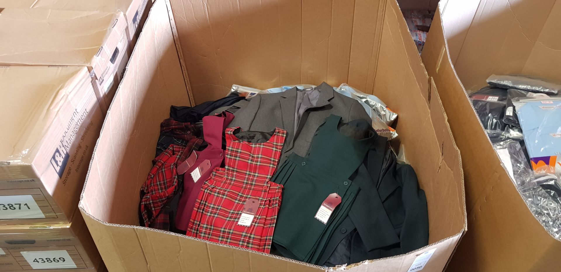 260 X BRAND NEW MIXED WINTERBOTTOMS CLOTHING LOT CONTAINING WINTERBOTTOMS BLAZERS, SKIRTS,CARDIGANS,