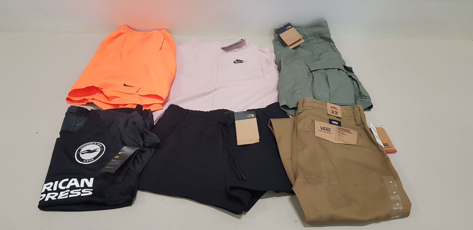 9 PC CLOTHING LOT TO INCLUDE NORTH FACE CARGO SHORTS IN GREEN ( SIZE M ) , NIKE SHORTS IN NEON