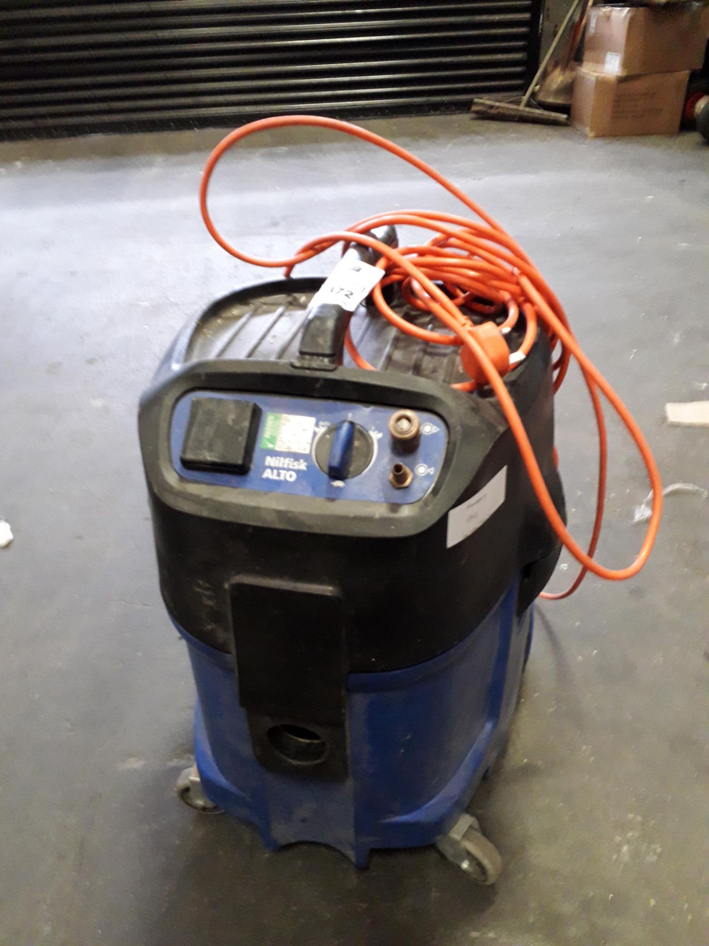 1 X NILFISK ALTO ARMSTRONG PM1 INDUSTRIAL VACUUM AND BLOWER CLEANER ( PLEASE NOTE NO HOSE