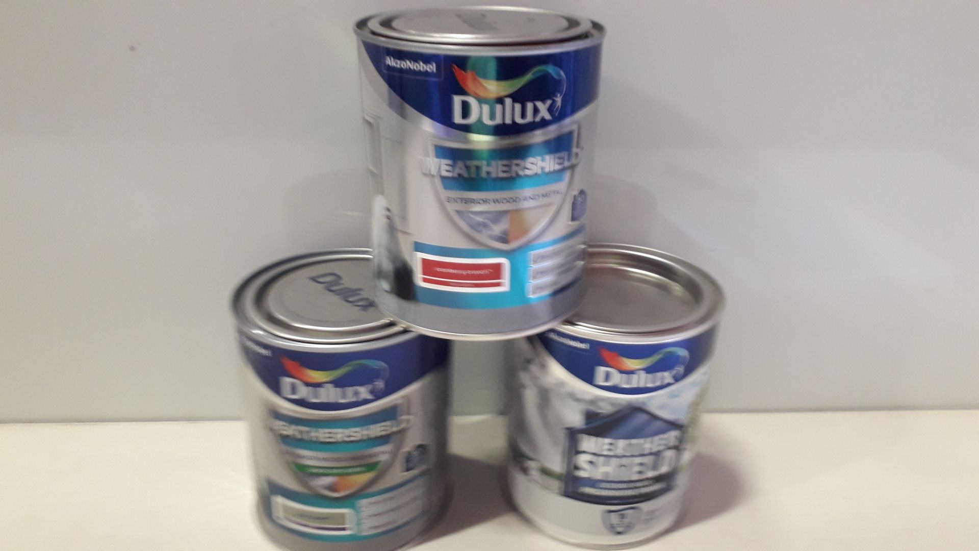 30 X BRAND NEW DULUX LOT TO INCLUDE DULUX WEATHERSHIELD FOR EXTERIOR WOOD AND METAL ( GALLANT GREY