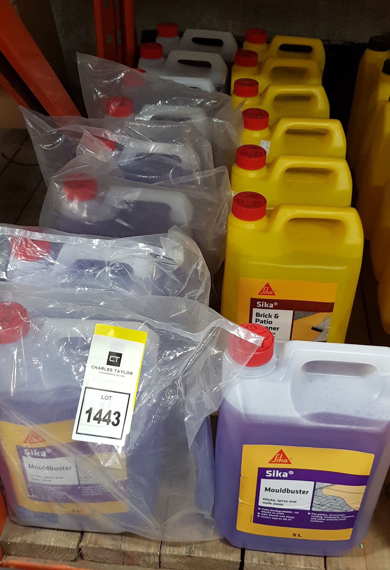 15 X MIXED LOT TO INCLUDE 9 X BRAND NEW SILKA MOULD BUSTER DILUTE SPRAY AND WALK AWAY , AND 6 X