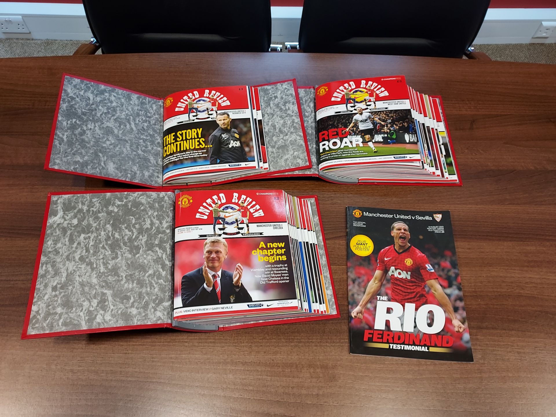 29 X MANCHESTER UNITED HOME GAME PROGRAMS TO INC - RIO FERDINANDS TESTIMONIAL 2013/14 - Image 2 of 2