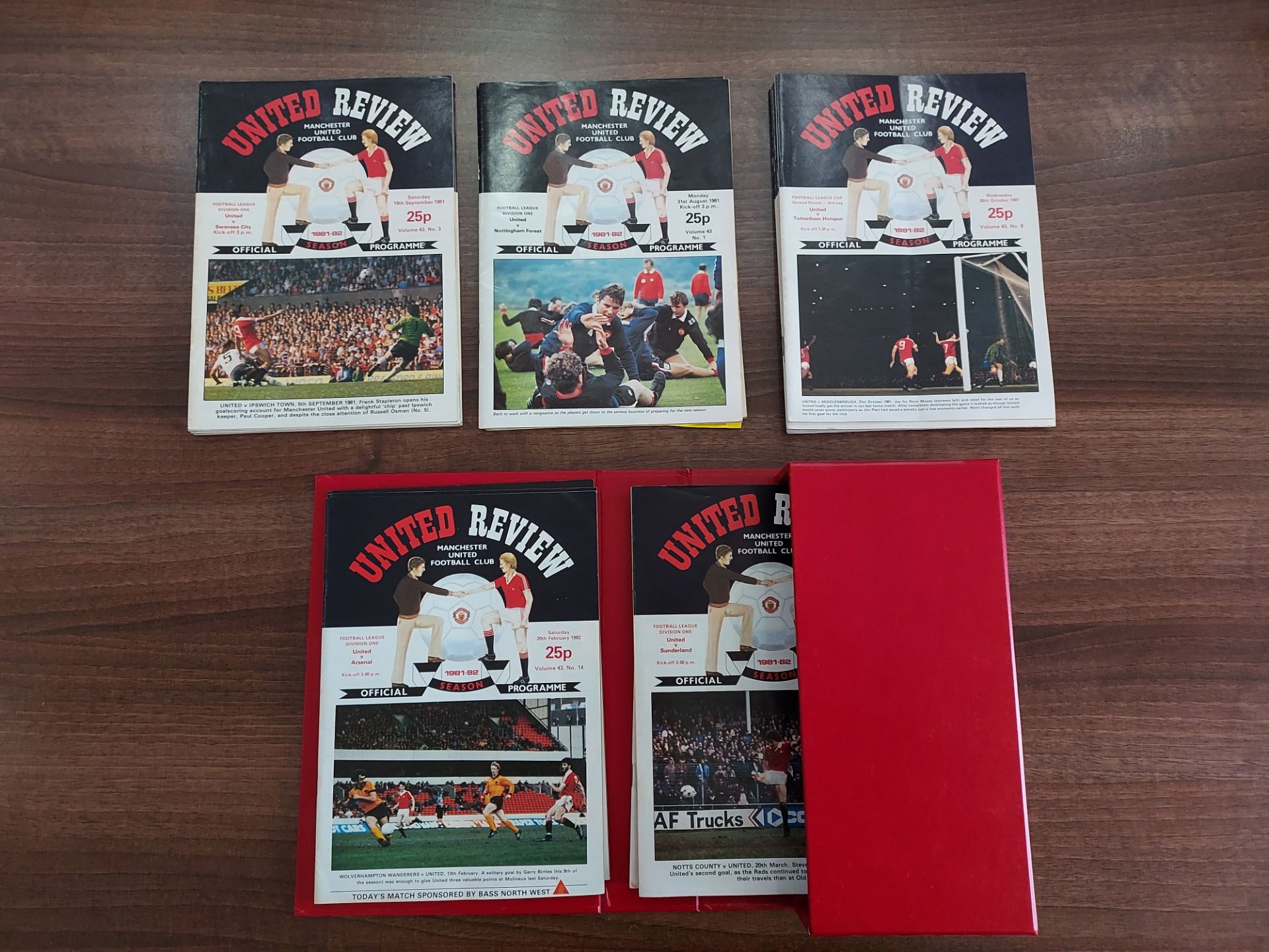 22 X MANCHESTER UNITED HOME GAME PROGRAMS 1981/82 - Image 2 of 2