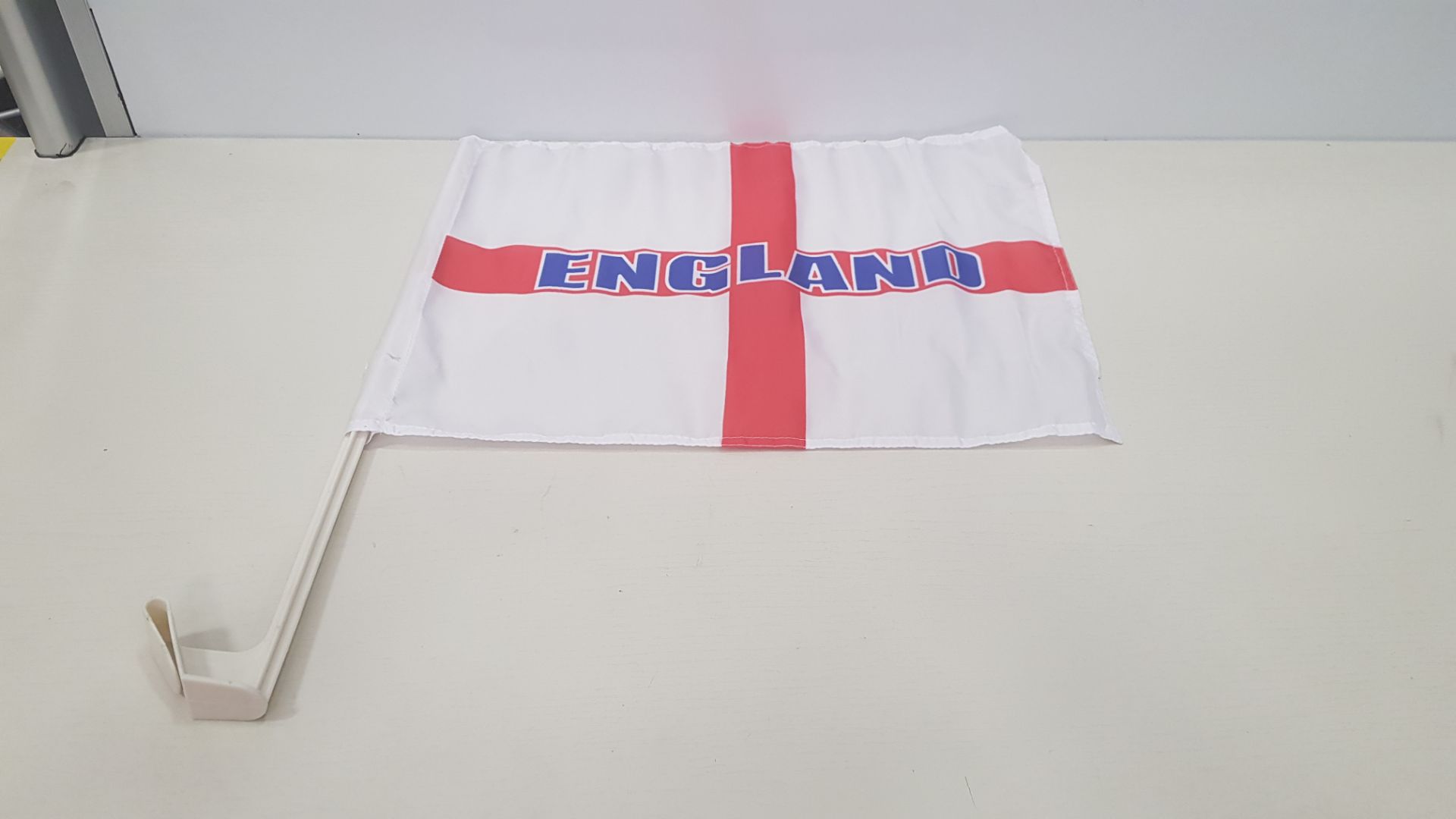 500 ENGLAND FLAGS TO ATTACH ON CAR (10 BOXES)