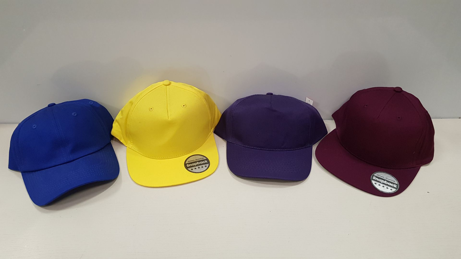 120 X BRAND NEW MIXED HAT LOT CONTAINING BEECHFIELD AND RESULT CAPS IN VARIOUS COLOURS