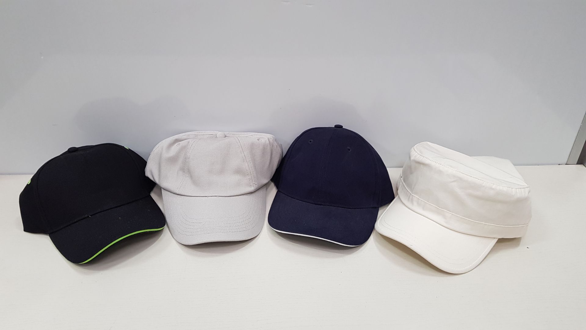 120 X BRAND NEW MIXED HAT LOT CONTAINING BEECHFIELD CAPS IN VARIOUS COLOURS