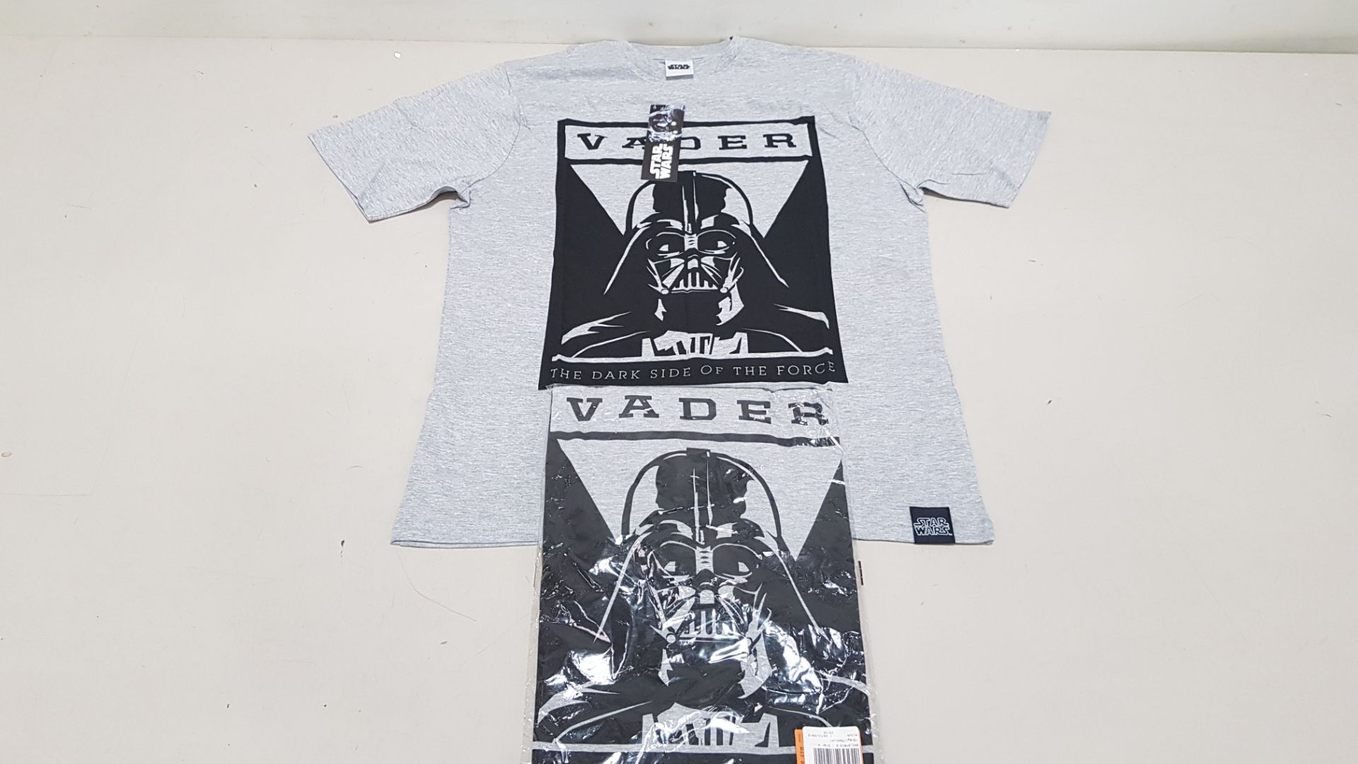 31 X BRAND NEW DARTH VADER T SHIRTS SIZE SMALL