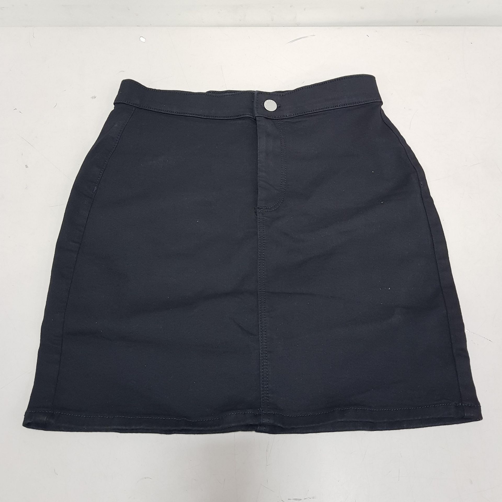 30 X BRAND NEW TOPSHOP BLACK DENIM SKIRTS IN SIZE UK 12 RRP-£25.00PP TOTAL RRP-£750.00
