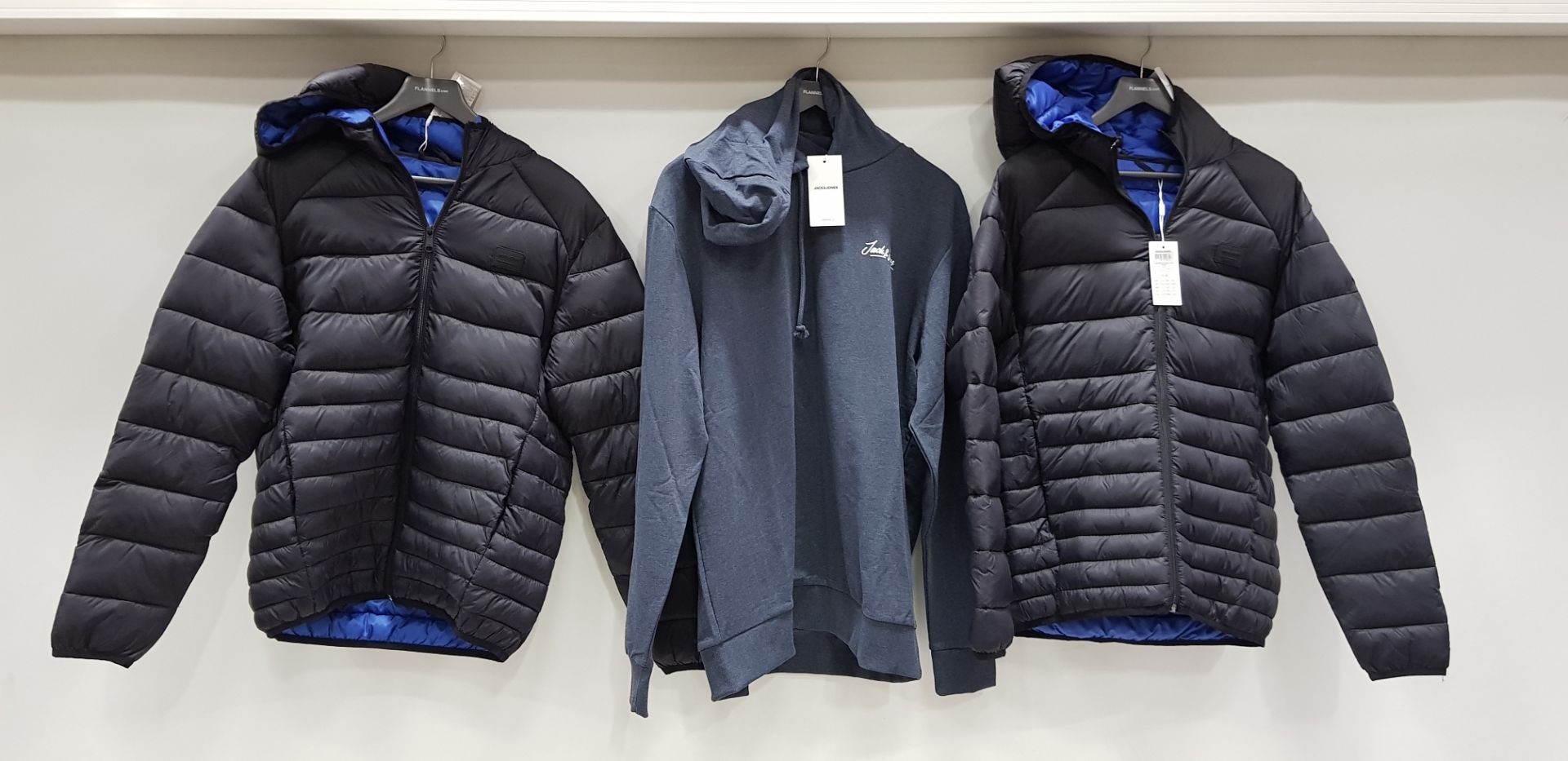 3 PIECE MIXED JACK & JONES CLOTHING LOT CONTAINING PUFFER HOODED COATS IN BLACK SIZE SMALL, NAVY