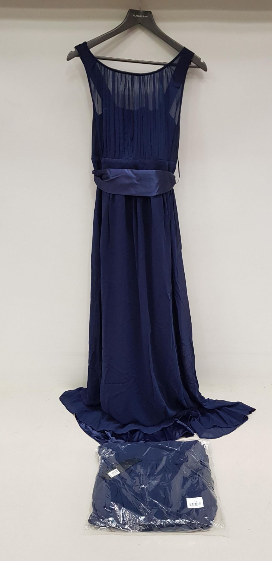 8 X BRAND NEW DOROTHY PERKINS SHOWCASE NAVY DRESSES SIZE 16 RRP £65.00 (TOTAL RRP £520.00)
