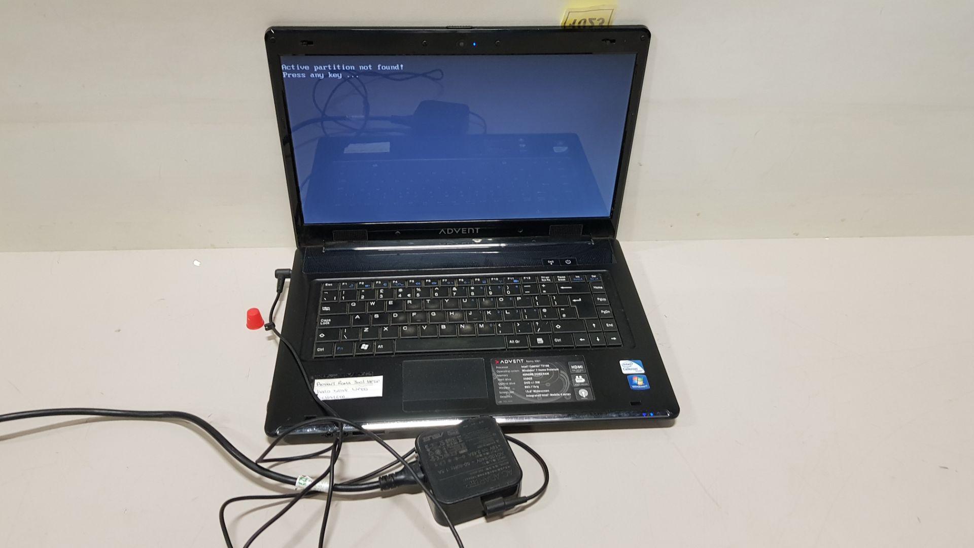 1 X ADVENT ROMA 300 L LAPTOP - HARD DRIVE WIPED - NO OS - COMES WITH CHARGER