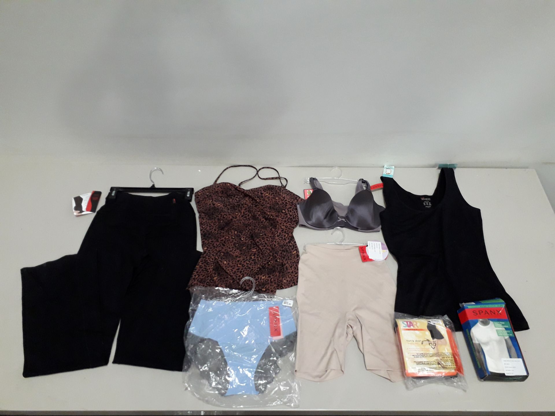 40 X PIECE MIXED SPANX LOT CONTAINING TOUT AND ABOUT SHAPING SUITS , COTTON CREW T-SHIRTS , TANK