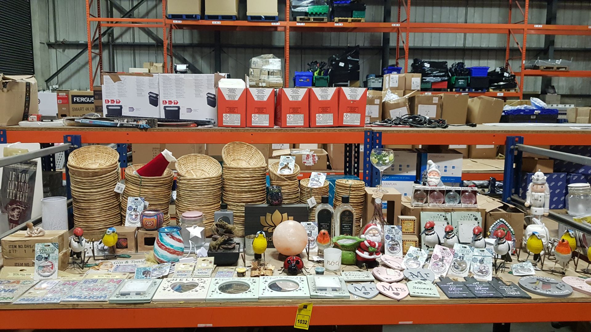 FULL BAY CONTAINING VARIOUS SNOWGLOBES, SANTA ACCESSORIES, CANDLEBERRY SIMMERING TARTS, ORIENTAL