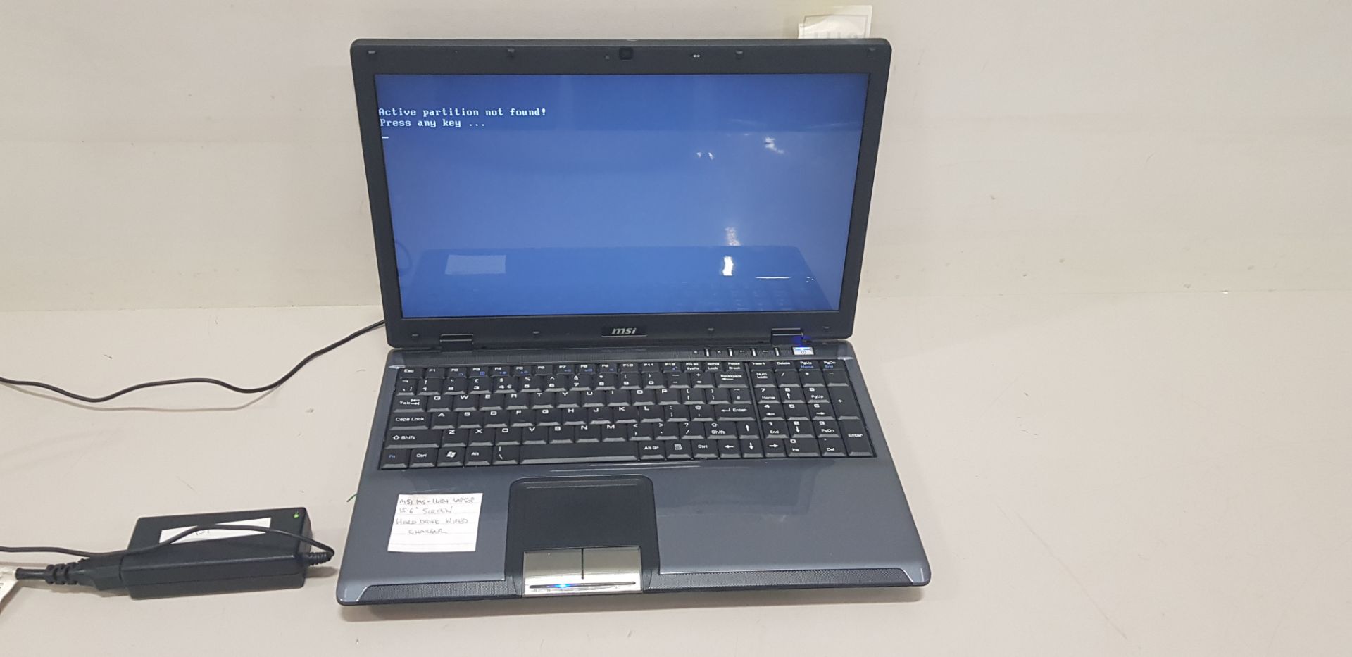 1 X MSI MS-1684 LAPTOP COMES WITH 15.6 SCREEN - HARD DRIVE WIPED - NO OS - COMES WITH CHARGER