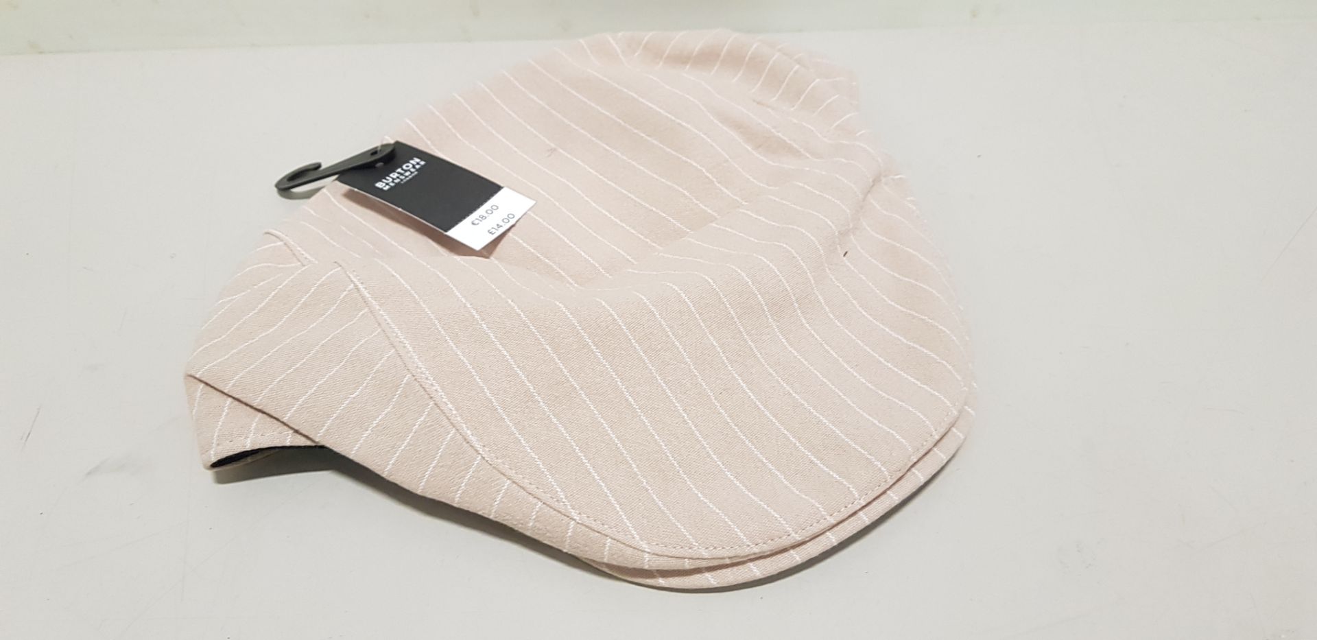 60 X BRAND NEW BURTON MENSWEAR FLAT CAPS IN BEIGE SIZE M/L RRP £14.00 (TOTAL RRP £840.00)