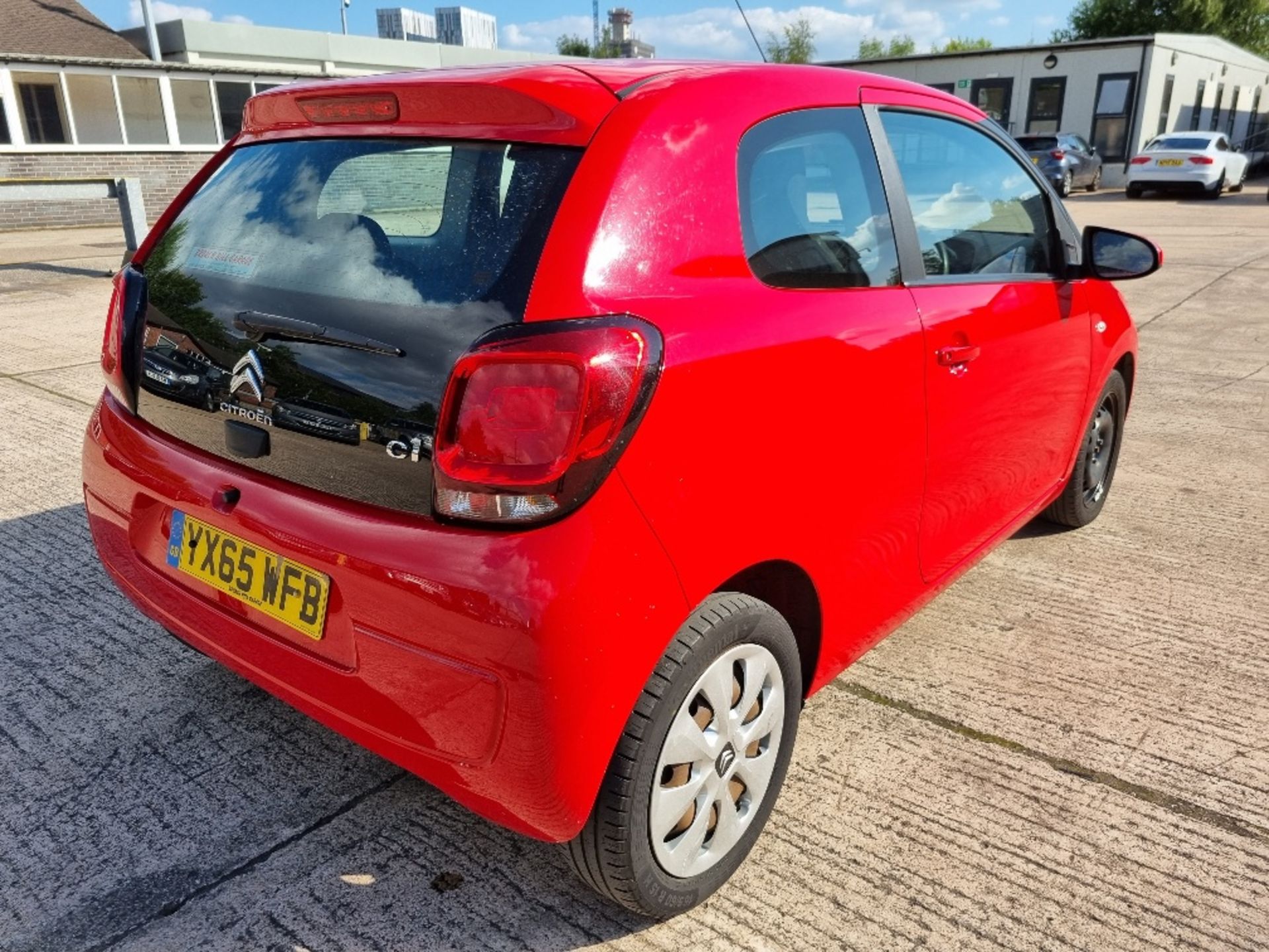 RED CITROEN C1 FEEL. Reg : YX65 WFB Mileage : 55416 Details: ENGINE SIZE: 998CC, 2 KEYS, WITH V5, - Bild 3 aus 9