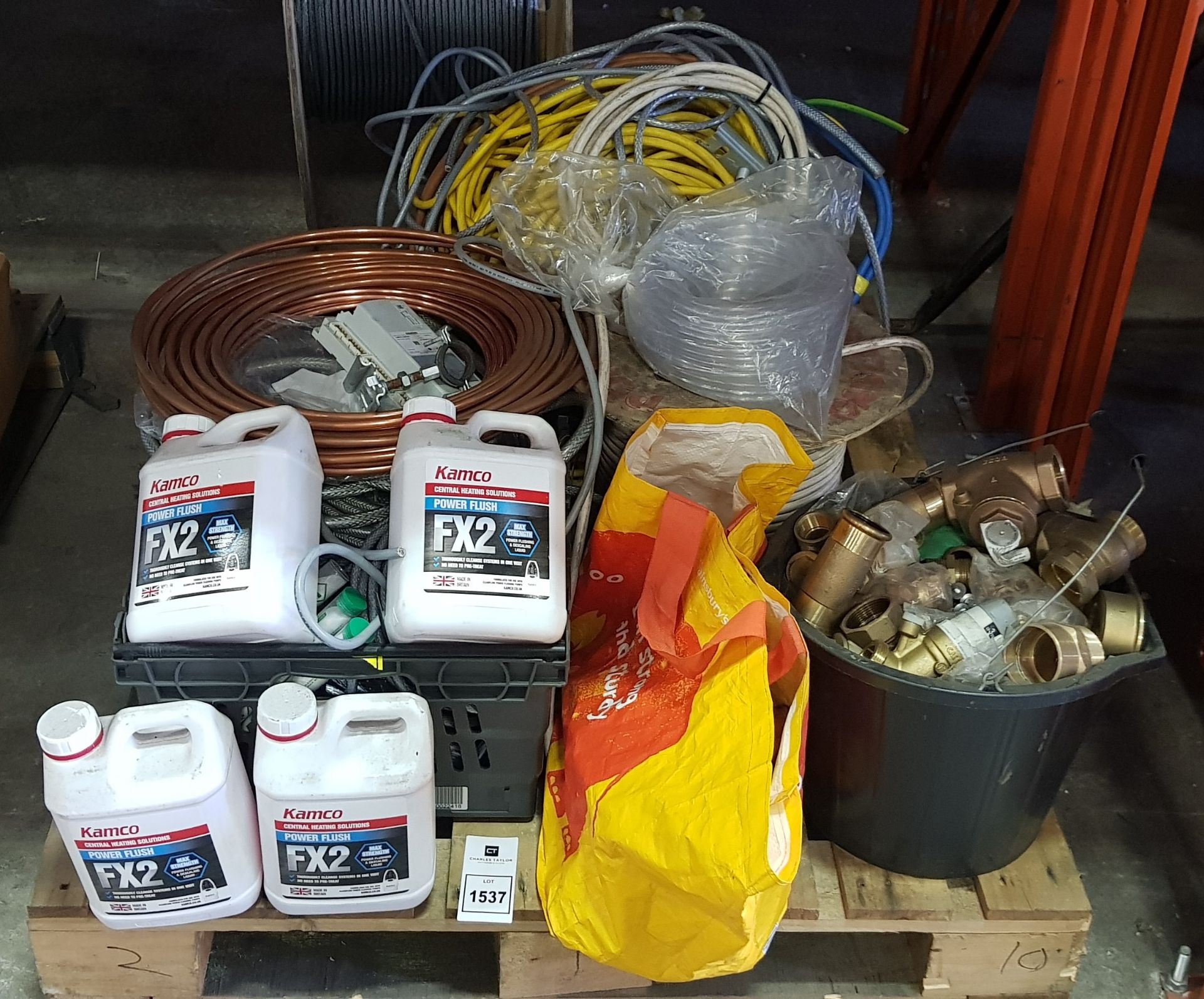 MIXED TOOL LOT CONTAINING KAMCO CENTRAL HEATING POWER FLUSH FX2 , FULL BUCKET OF BRASS COUPLERS /