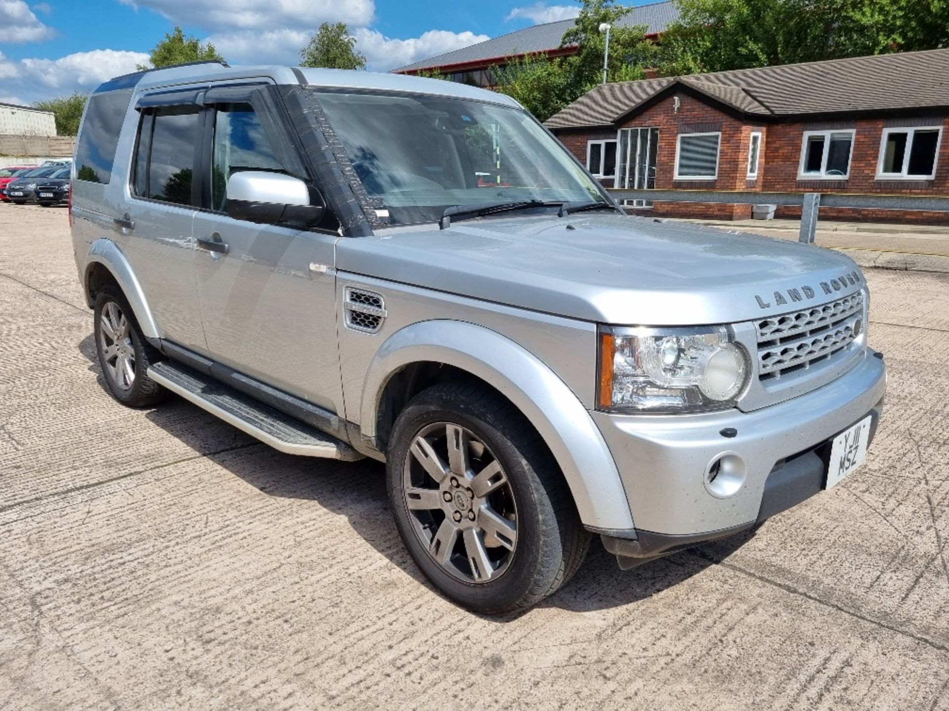 SILVER LANDROVER. ( DIESEL ) Reg : YJ11 MSZ Mileage : 62385 Details: 1 KEY MOT - 22/11/2022 ENGINE