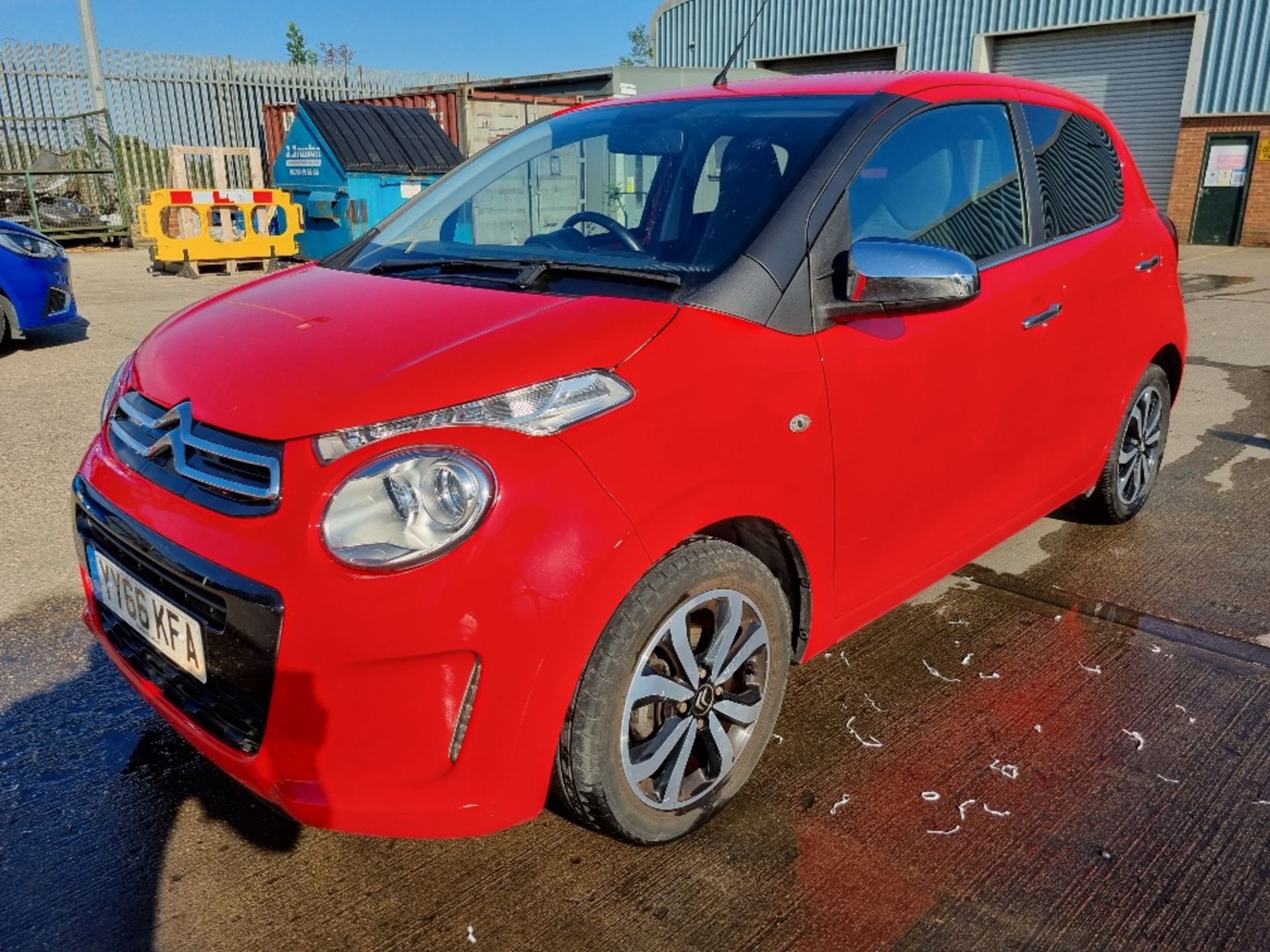 RED CITROEN C1 FLAIR PURETECH 5 DOOR HATCHBACK REG: YY66 KFA MILEAGE : 37,724 ENGINE SIZE : 1200CC 5 - Bild 2 aus 9