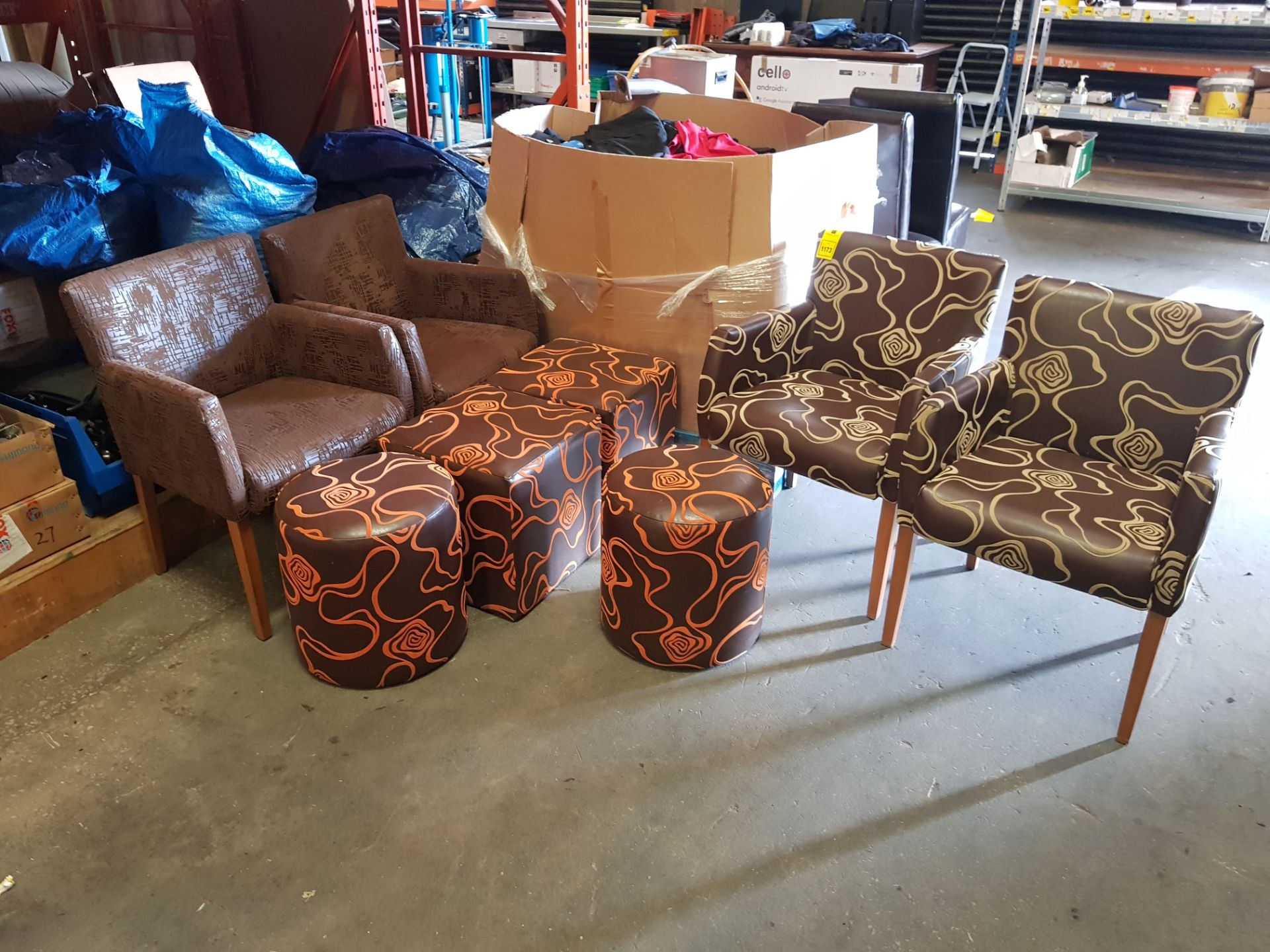 8 PIECE MIXED FURNITURE LOT CONTAINING 2 X FAUX LEATHER ARM CHAIRS , 2 X SUEDE STYLE ARM CHAIRS ,