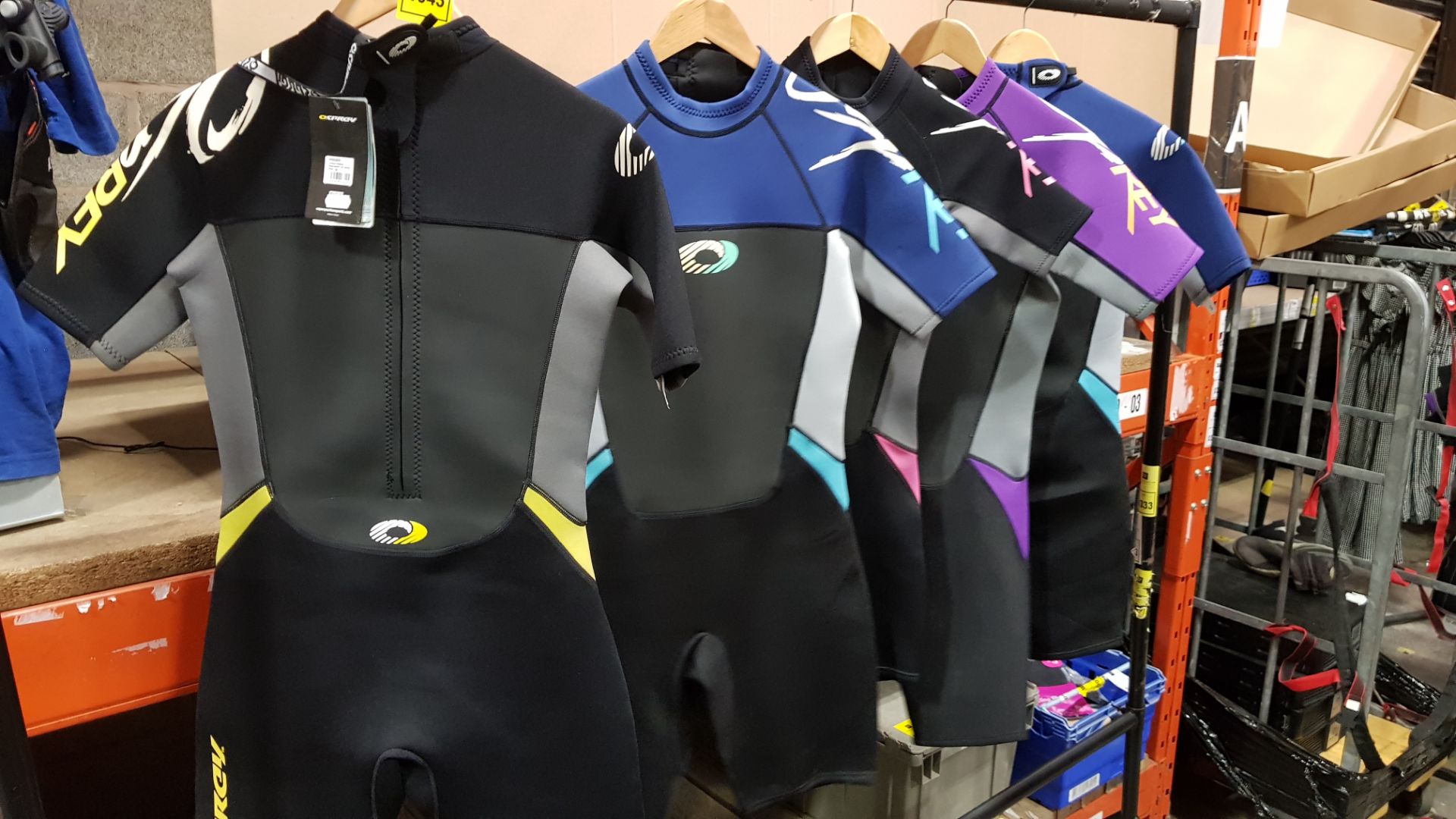 10 X BRAND NEW SCUBA DIVING WET SUITS I.E OSPREY, OCEAN PRO AND AQUA LUNG IN VARIOUS SIZES (EX-