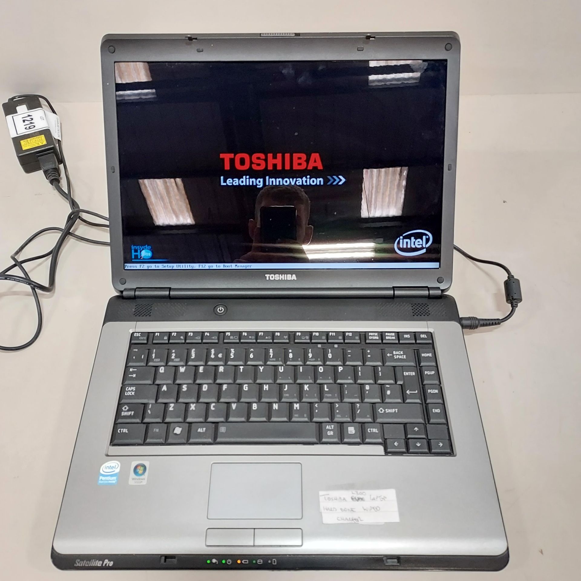 1 X TOSHIBA L300 LAPTOP - HARD DRIVE WIPED - NO OS - WITH CHARGER