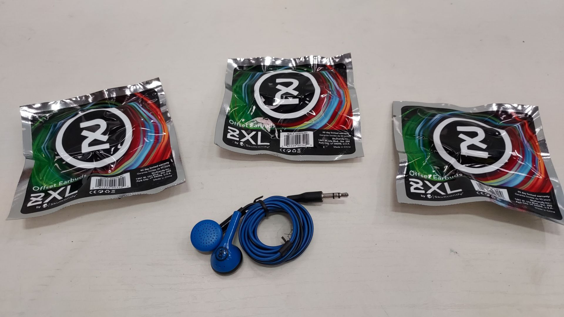 250 X BRAND NEW SKULLCANDY 2XL BRANDED BLUE OFFSET EARBUD EARPHONES IN A SEALED PROMOTIONAL BAG -