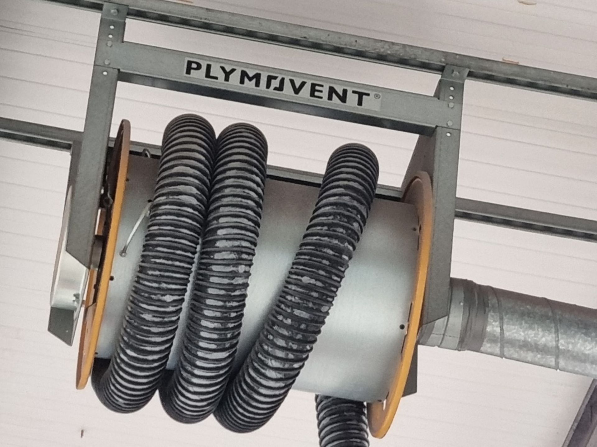 4 X CEILING MOUNTED PLYMOVENT SER SUSPENDED SPRING-OPERATED HOSE REEL (SER) RETRACTING HOSE FUME