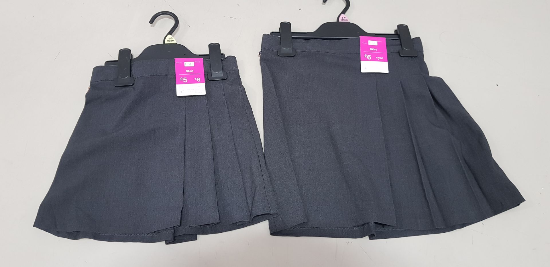 69 X BRAND NEW F&F GIRLS REGULAR SKIRTS ALL IN GREY ALL IN VARIOUS SIZES TO INCLUDE ( 4-5 YRS -8-9