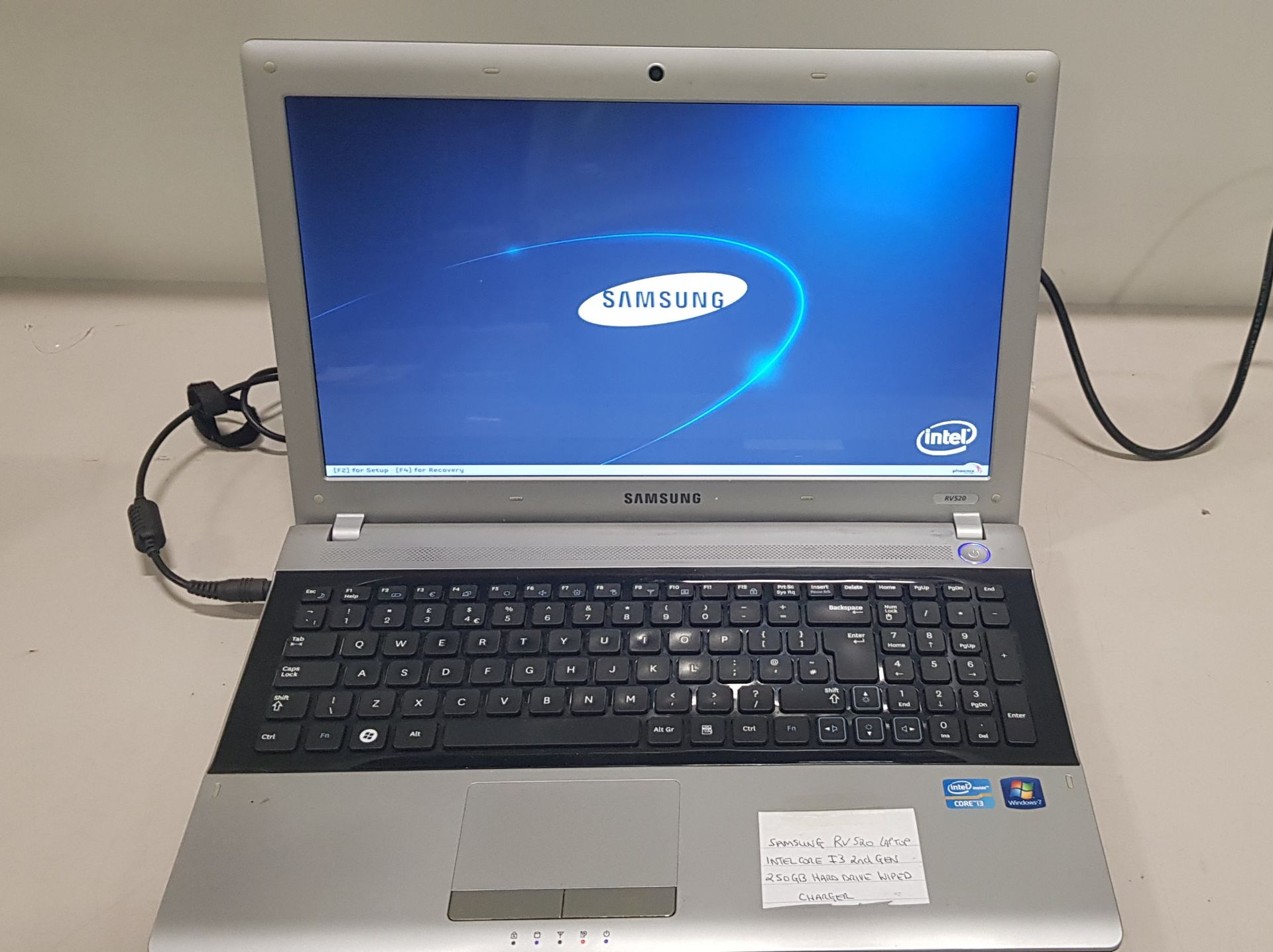 1 X SAMSUNG RV520 LAPTOP - INTEL CORE I3 2ND GEN - 250GB - HARD DRIVE WIPED - NO OS - WITH CHARGER (