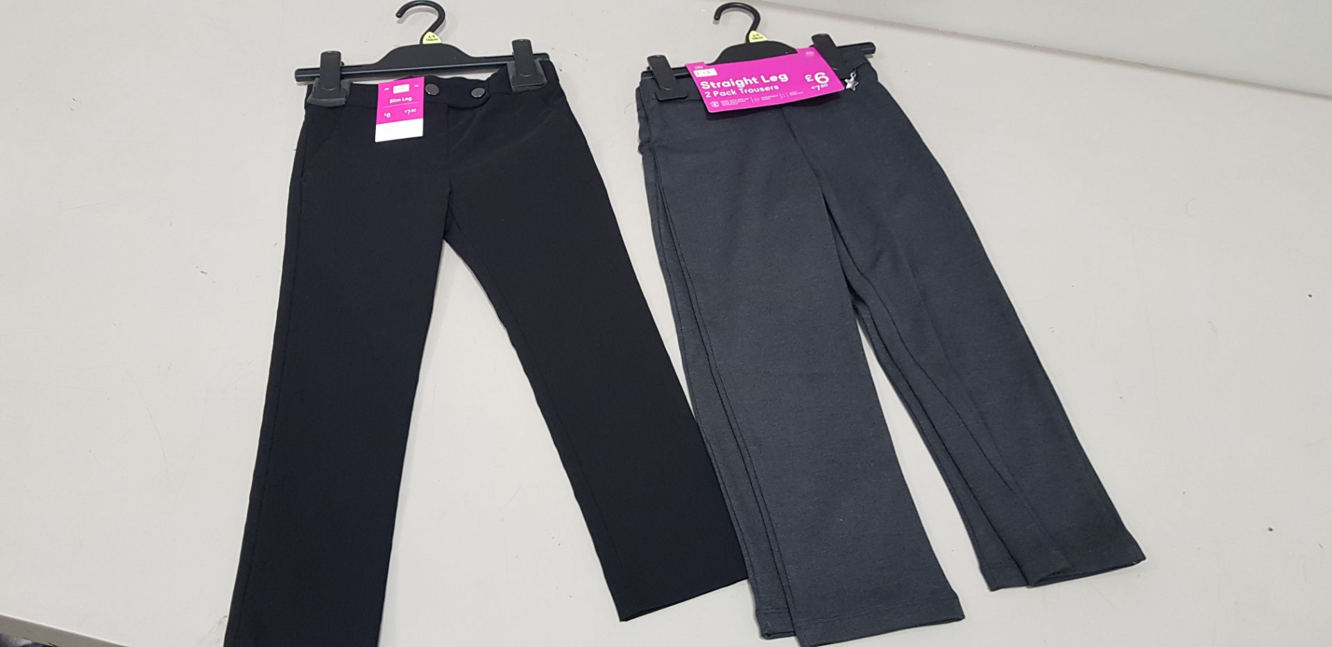 45 X MIXED GIRLS TROUSER LOT TO INLCUDE 24 X BRAND NEW F&F GIRLS SLIM LEG TROUSERS ALL IN BLACK IN