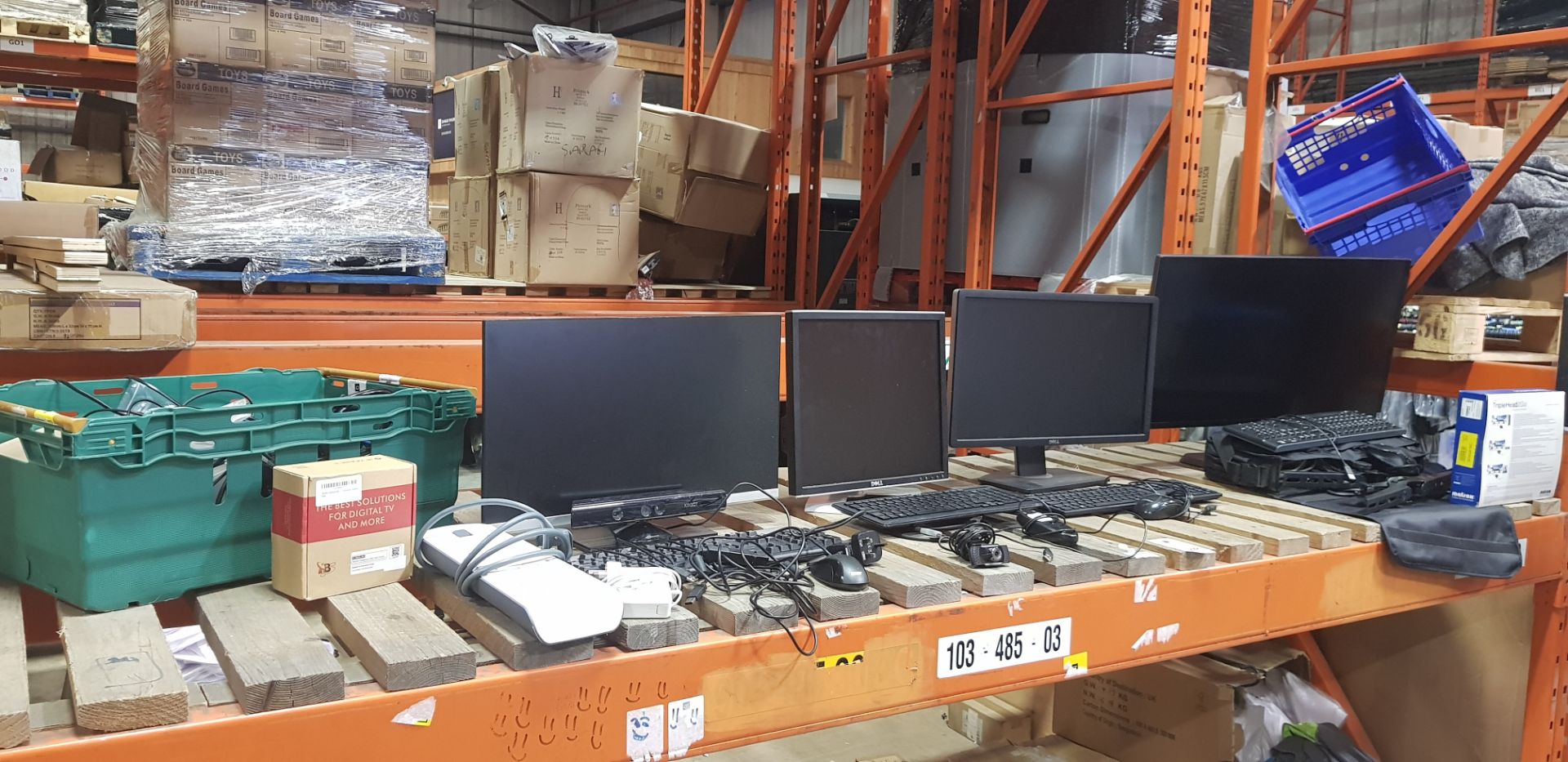 14 PIECE TECH LOT CONTAINING 4 MONITORS TO INCLUDE DELL / HP / LG MONITORS , MICROSOFT KINECT ,