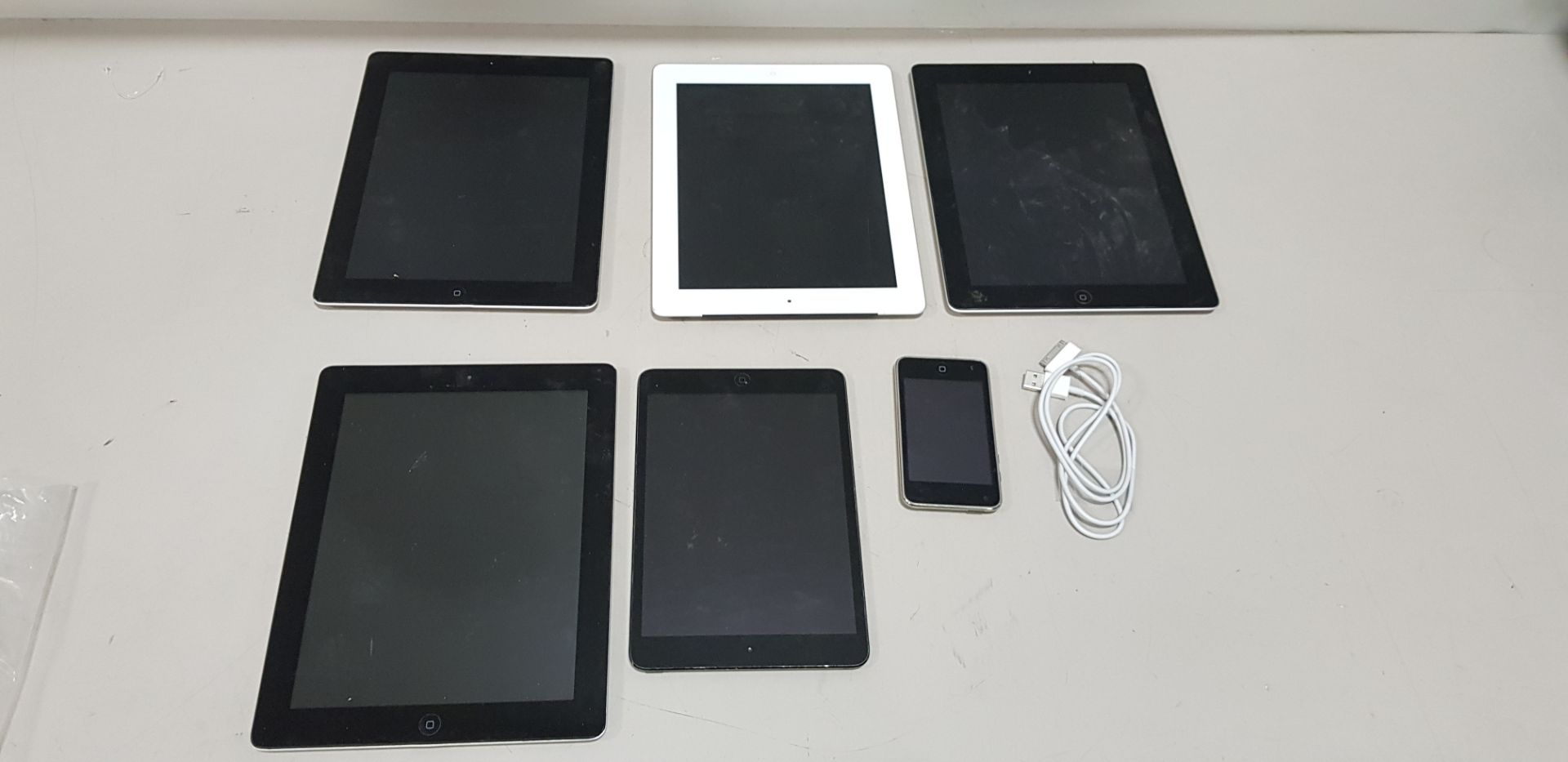 6 PIECE SPARE AND REPAIR LOT CONTAINING 4 X APPLE IPADS , 1 X APPLE IPAD MINI , 1 X APPLE IPOD