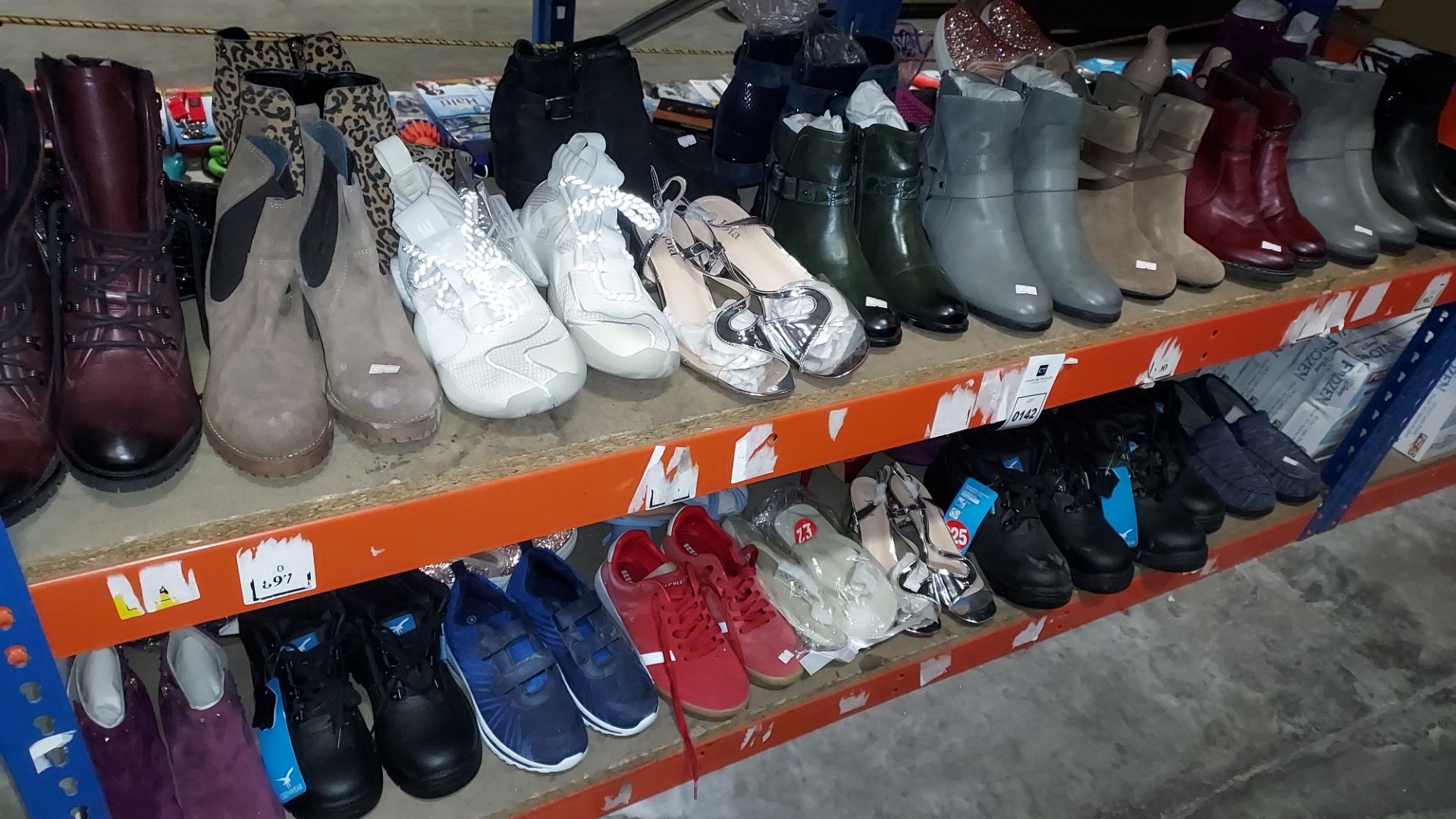 34 X BRAND NEW ASSORTED SHOES LOT CONTAINING WORK BOOTS , WOMENS HEELS , SLIPPERS , BOYS WHITE