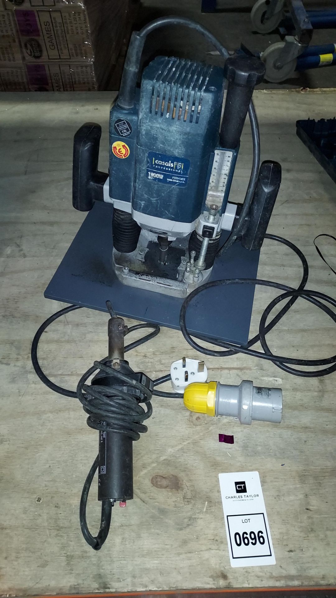 2 PIECE MIXED TOOL LOT INCLUDNG LEISTER HOT-JET S HOT AIR TOOL AND 1 CASALS PROFFESIONAL 1900W PILAR