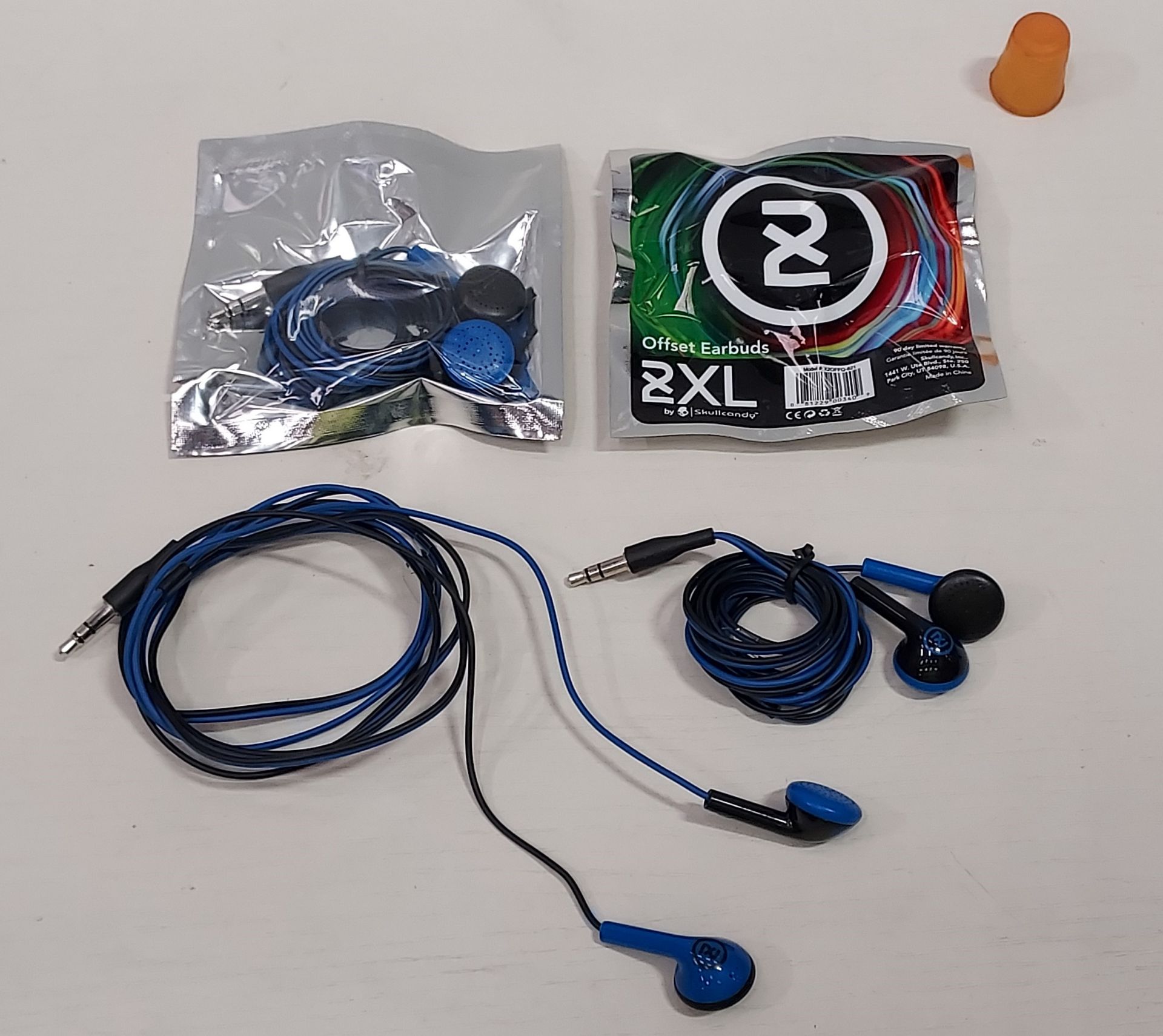 125 X BRAND NEW SKULLCANDY AUX OFFSET EARPHONES IN BLUE AND BLACK ( HALF BOX - PICK LOOSE )