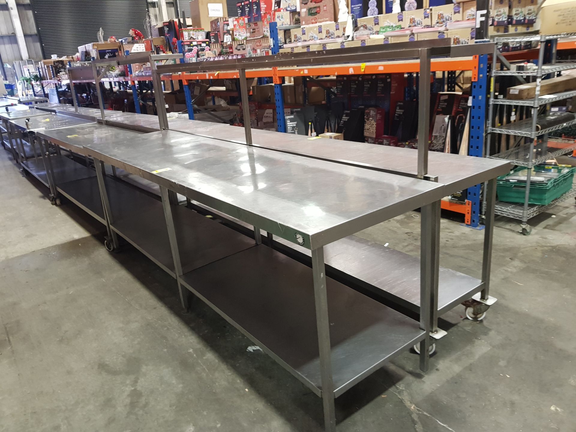 1 X STAINLESS STEEL TABLE / COUNTER ( DIMENSION : 270 CM LENGTH / 70 CM DEPTH / 92 CM HEIGHT )