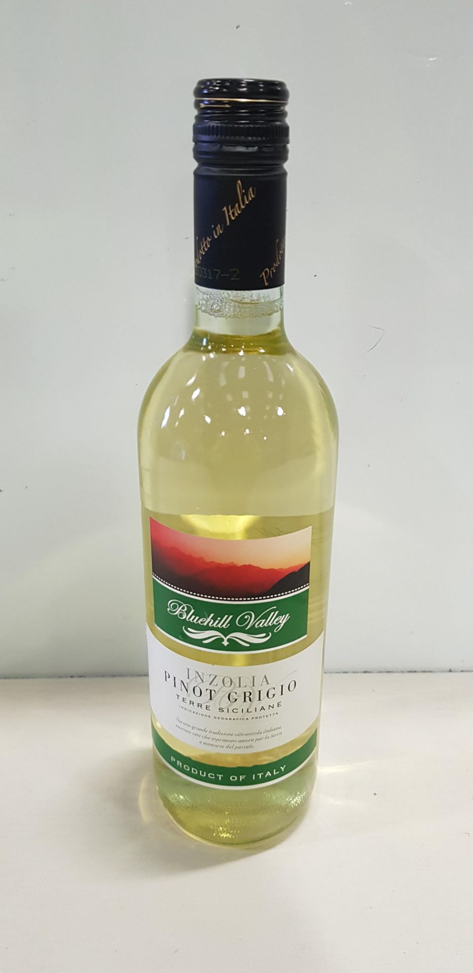 30 X BRAND NEW BLUEHILL VALLEY INZOLIA PINOT GRIGIO TERRE SICILANE WINE - ( 750 ML ) - ( 11.5 %VOL )