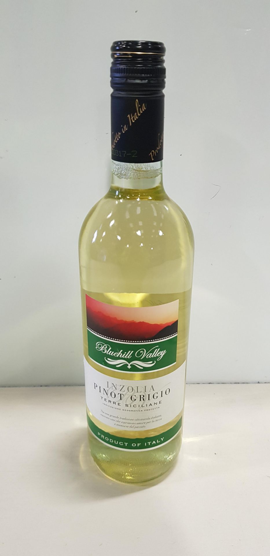 30 X BRAND NEW BLUEHILL VALLEY INZOLIA PINOT GRIGIO TERRE SICILANE WINE - ( 750 ML ) - ( 11.5 %VOL )