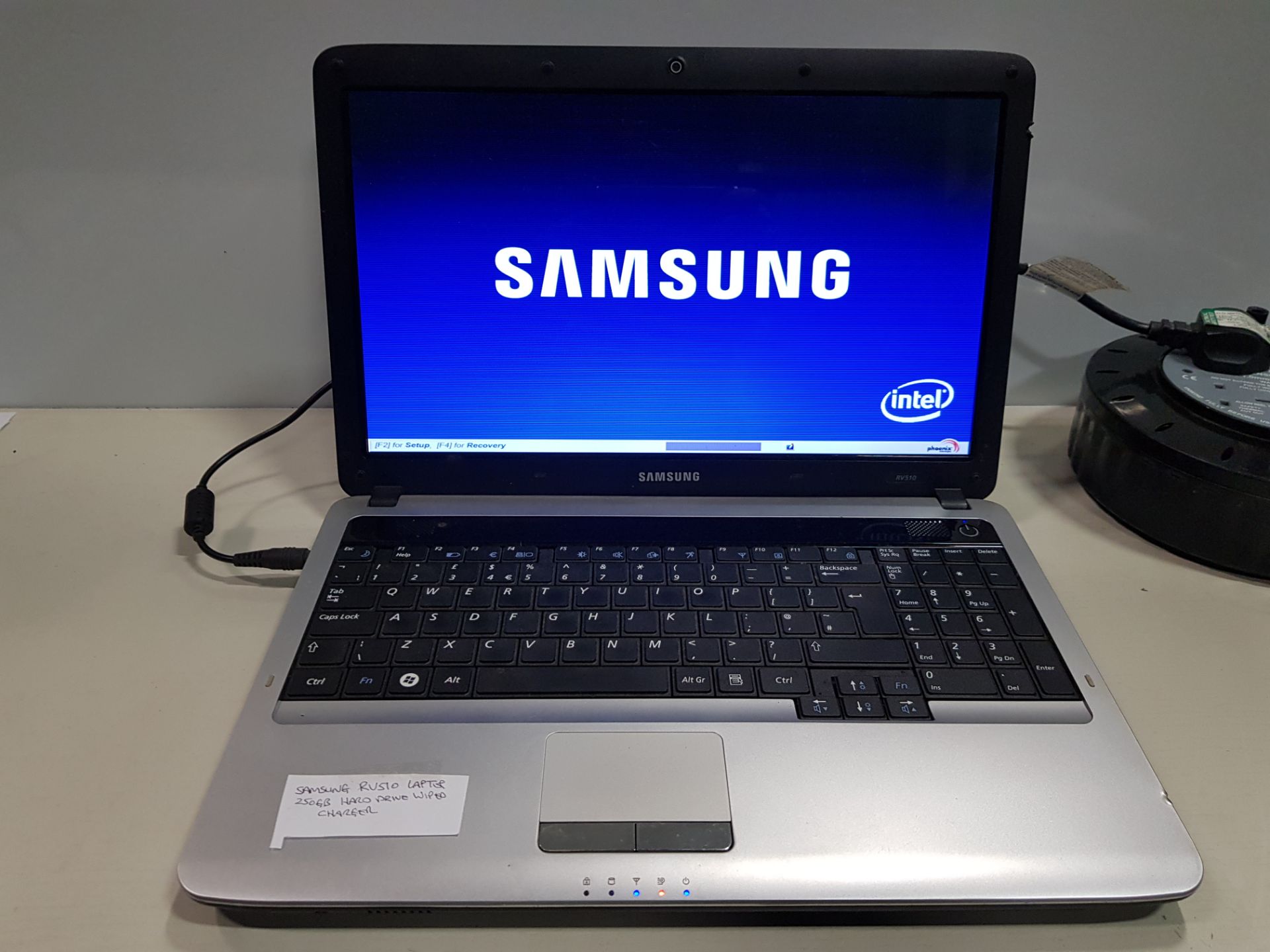 1 X SAMSUNG RU510 LAPTOP 250GB NO O/S WITH CHARGER