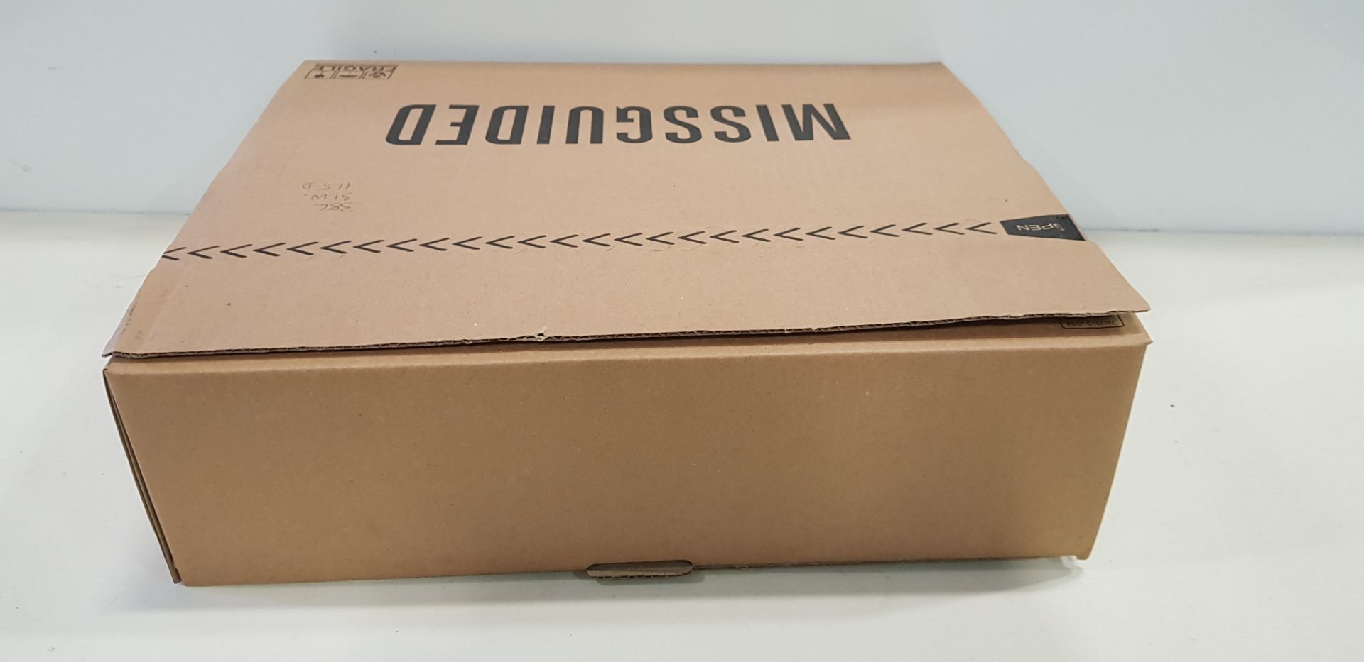 960 X BRAND NEW MISSGUIDED PACKAGING BOXES (DIMENSIONS 38L X 31W X 12D CM) ON FULL PALLET