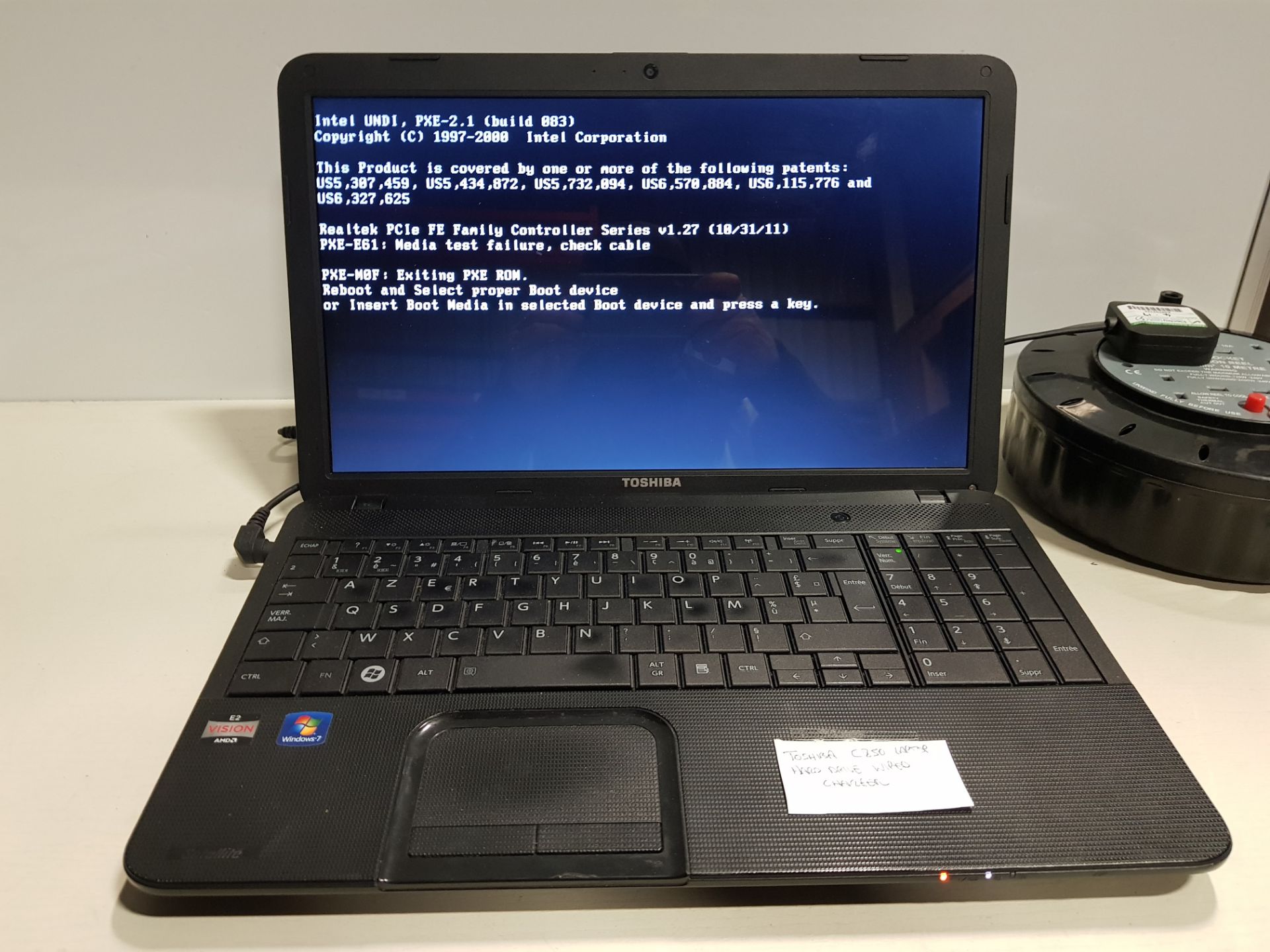 1 X TOSHIBA C850 LAPTOP NO O/S WITH CHARGER