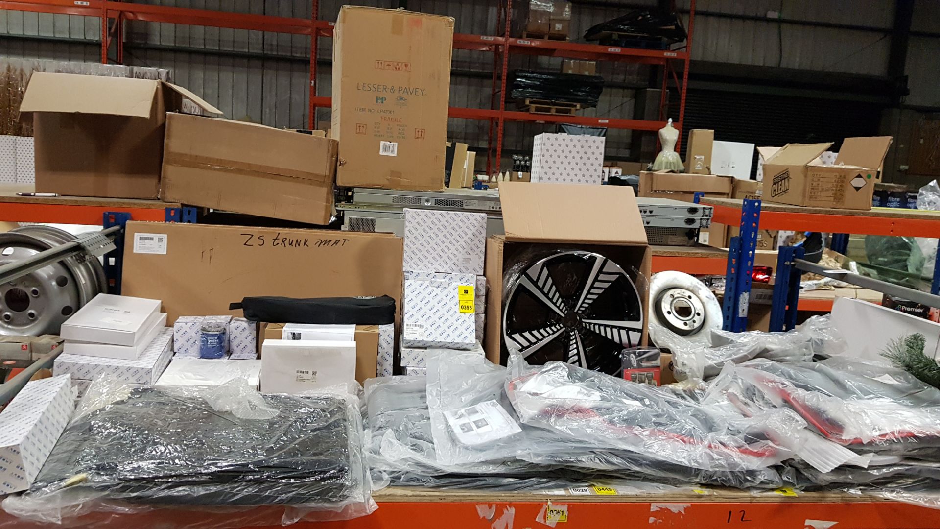 APPROX 35+ BRAND NEW PIECE MIXED ORIGINAL MG PARTS LOT CONTAINING 18 INCH ALLOW WHEEL, MG TRUNK MAT,