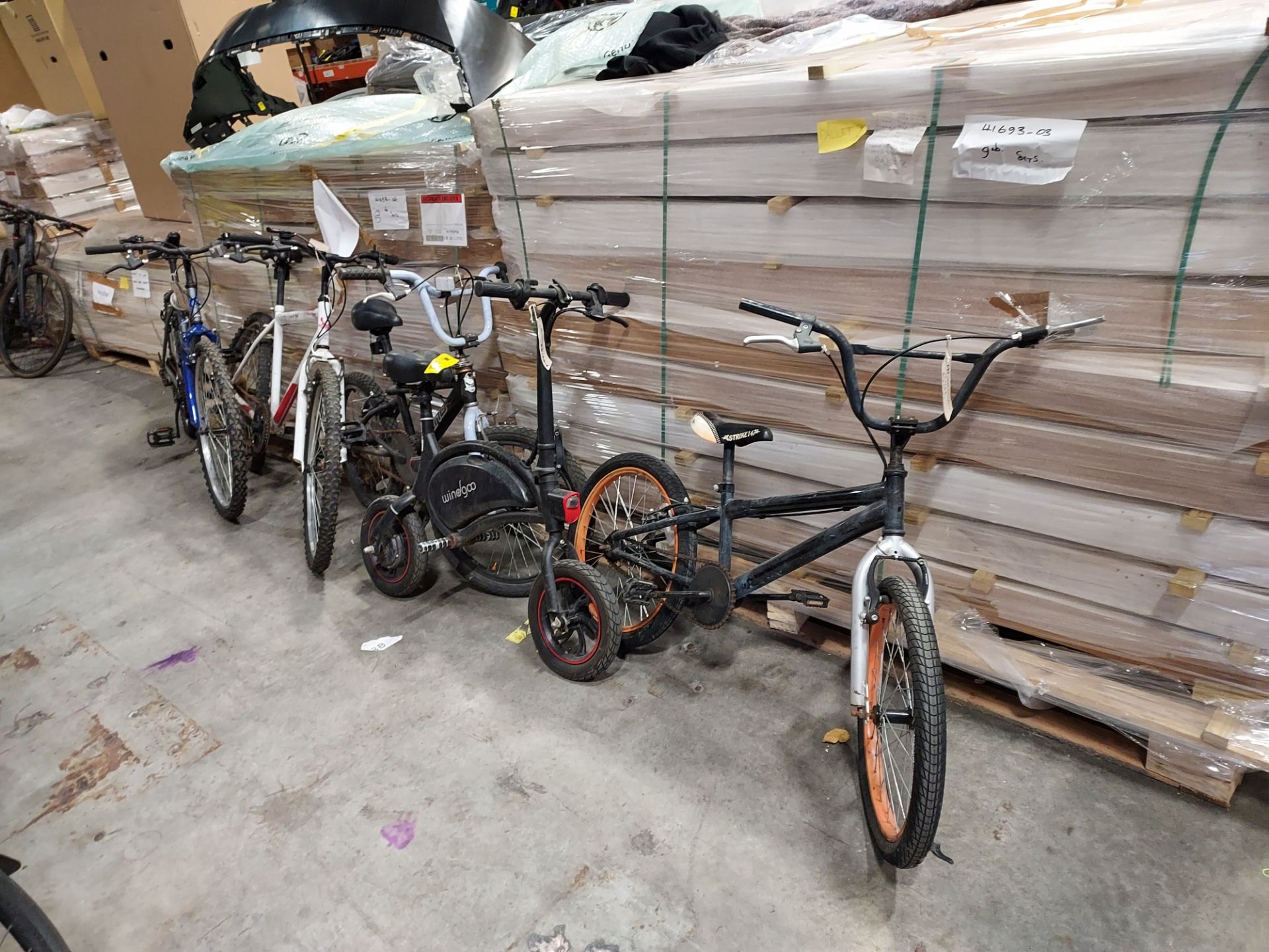 5 PIECE MIXED BIKE LOT TO INCLUDE, CHALLENGE, RHINO AND ONE WINGU ELECTRIC BIKE ETC.