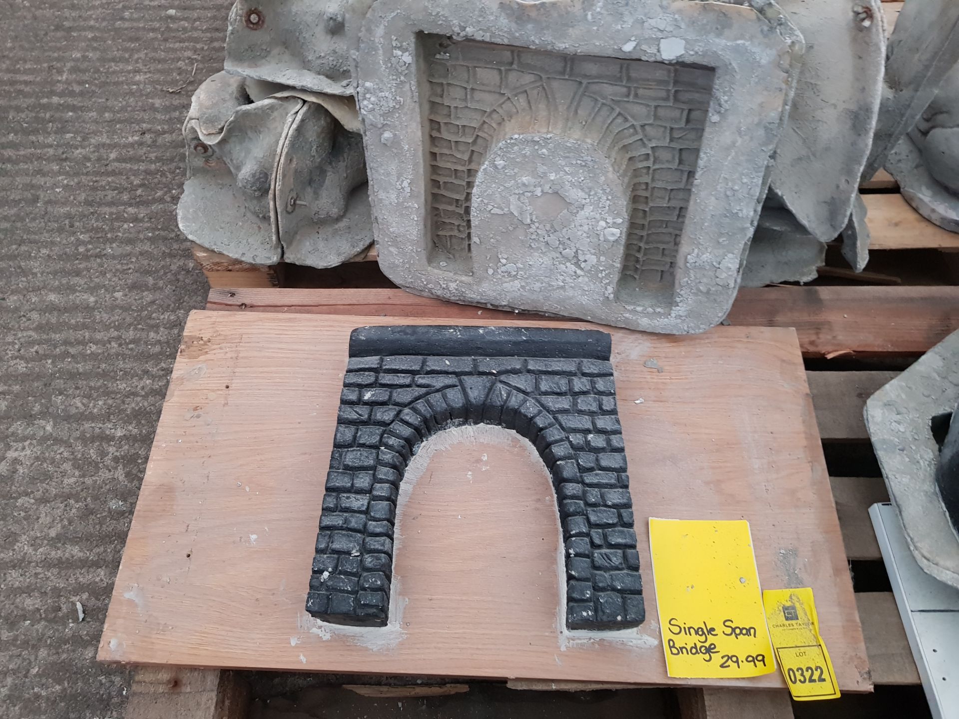 31 X 31CM SINGLE SPAN BRIDGE MASTER CAST WITH LATEX SLIP & FIBRE GLASS MOULD (FOR CASTING PRODUCT TO