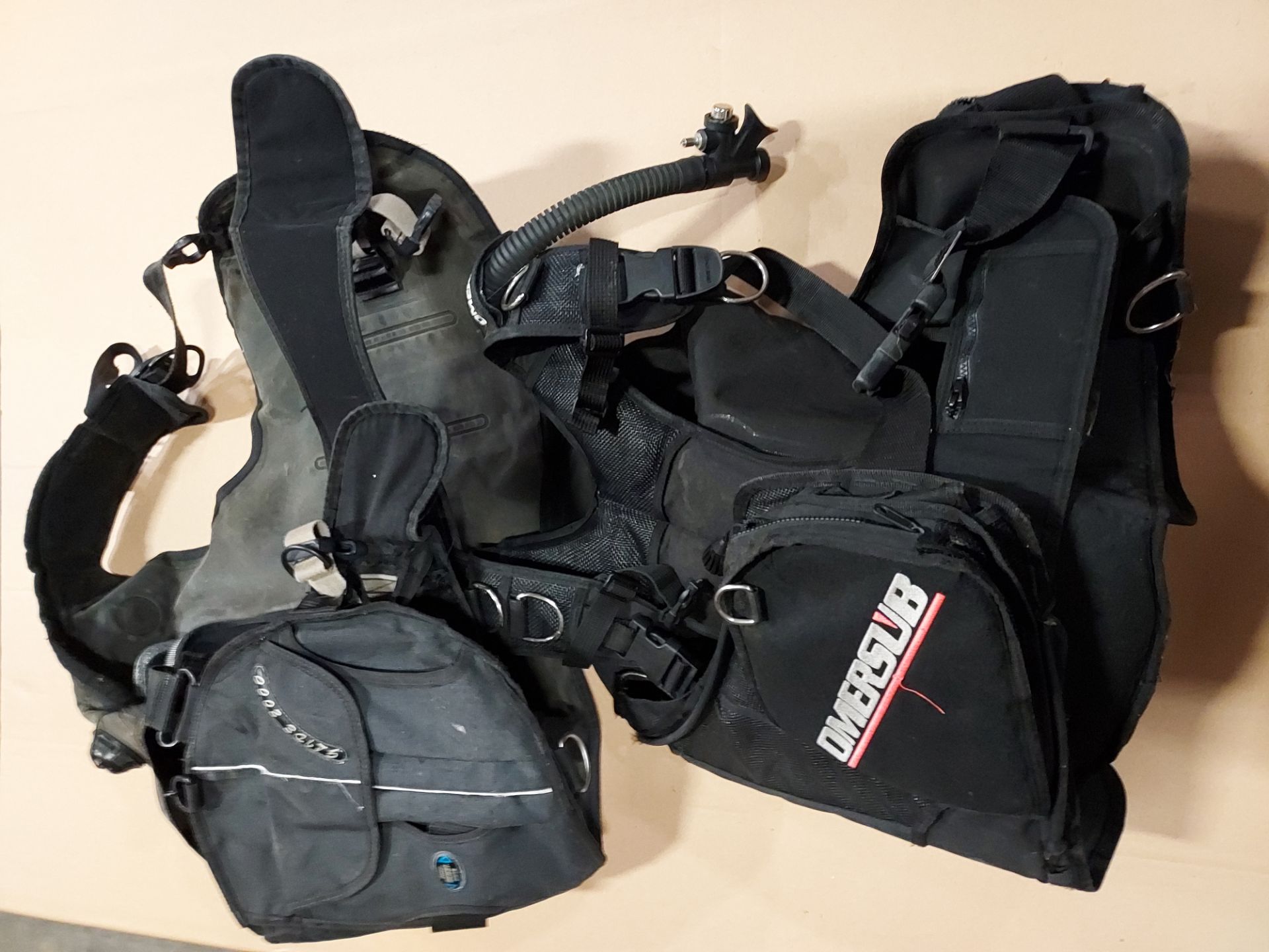 2 X DIVING HARNESSES (OMERSUB AND SCUBAPRO) IN SIZE M